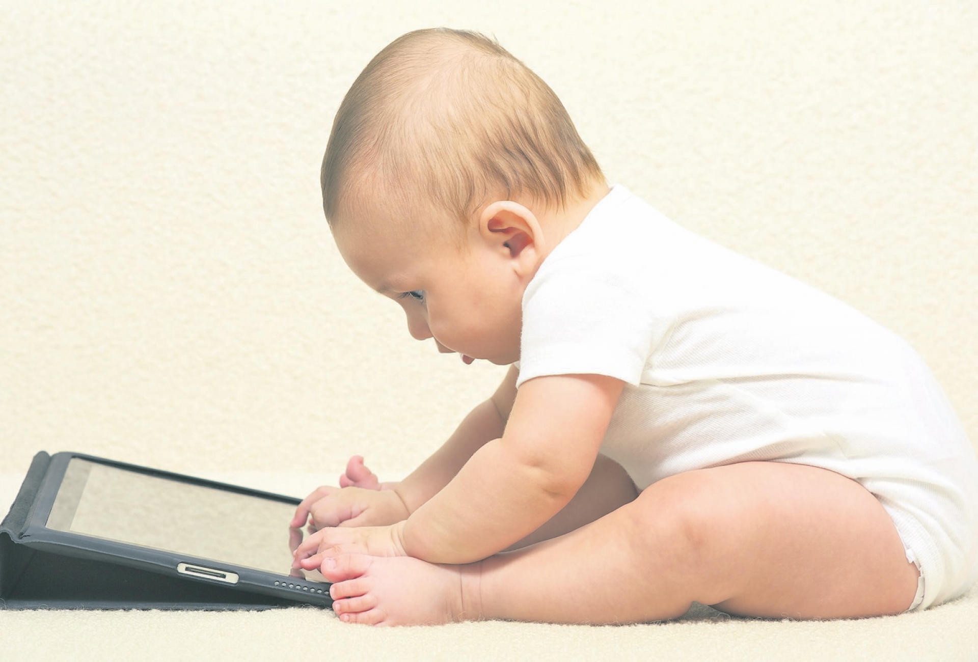 Niños deben evitar pantallas electrónicas y el sedentarismo: OMS