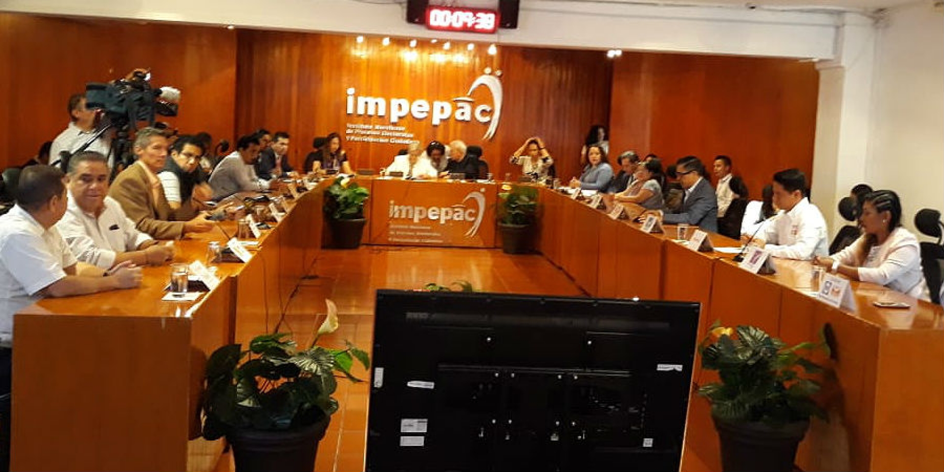 Exigen representantes de partidos políticos a consejeros electorales certeza en la información