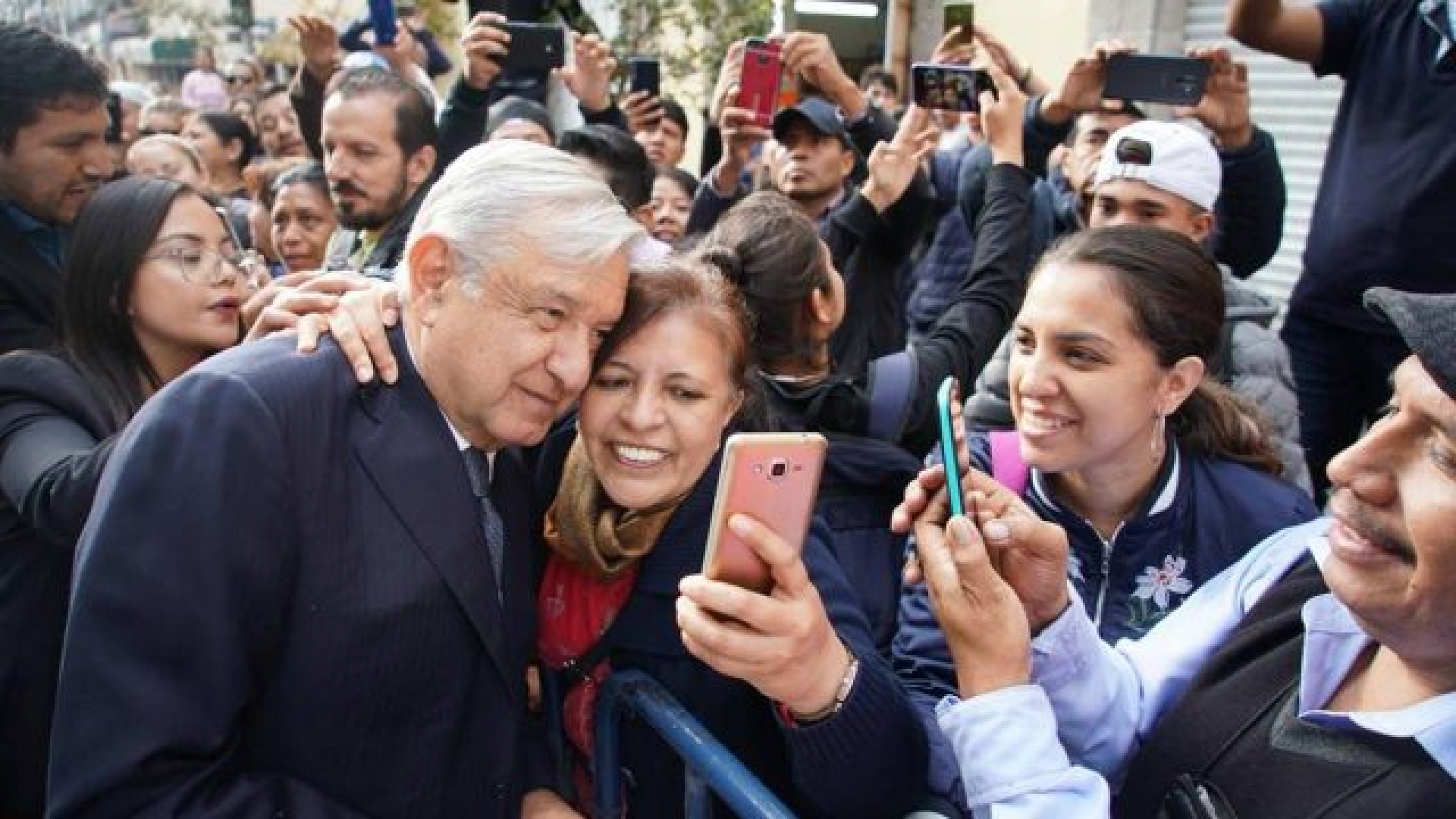 AMLO crece en nivel de liderazgo y credibilidad; aprobación sube a 68%