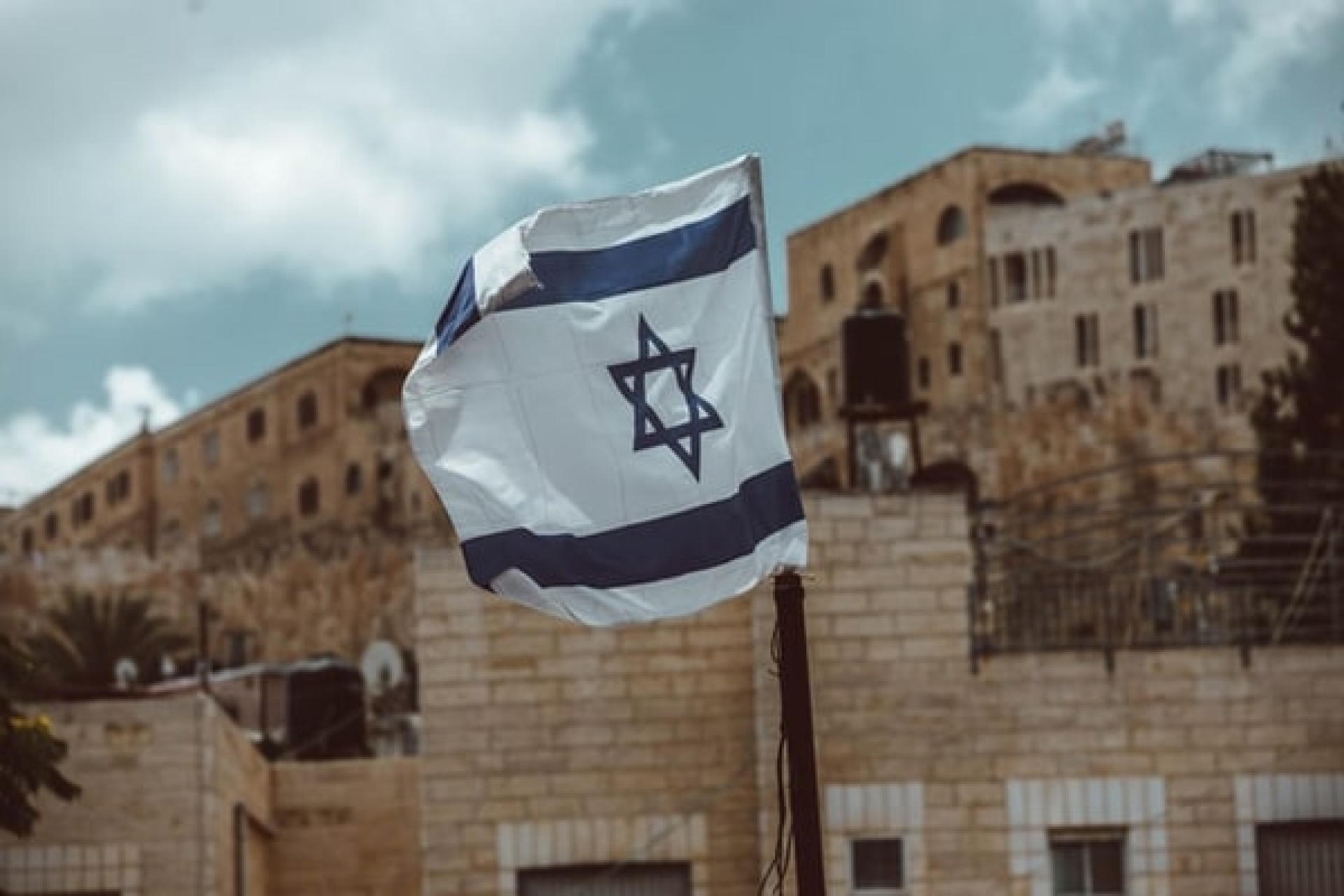 Israel destruye búnker subterráneo vinculado a Alí Jamenei en Teherán