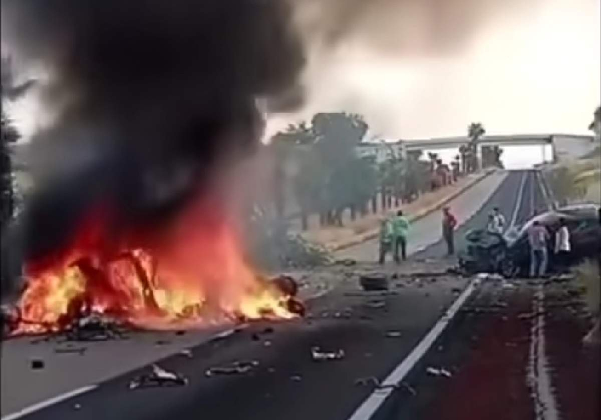 Mueren dos personas calcinadas en un choque