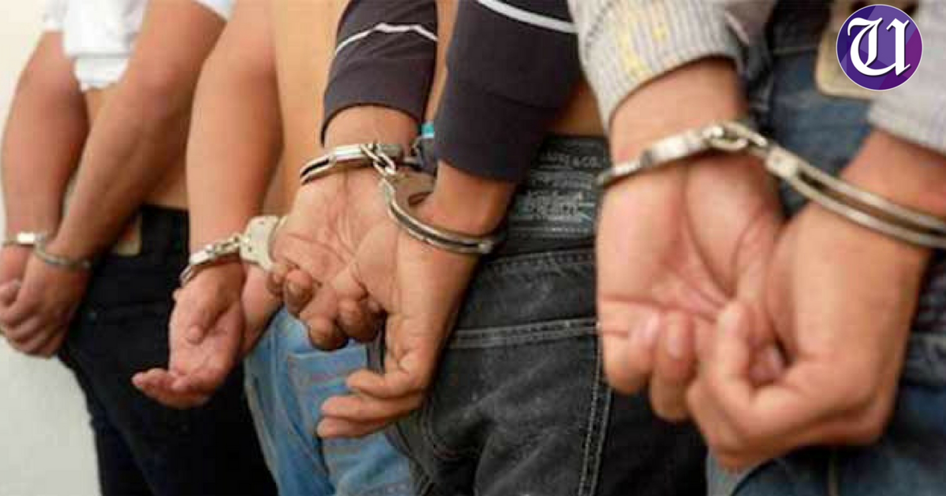 Arrestan a mujer por conducir una camioneta robada