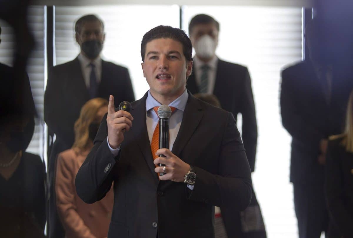 Samuel García denuncia espionaje en oficinas de gobierno en Nuevo León
