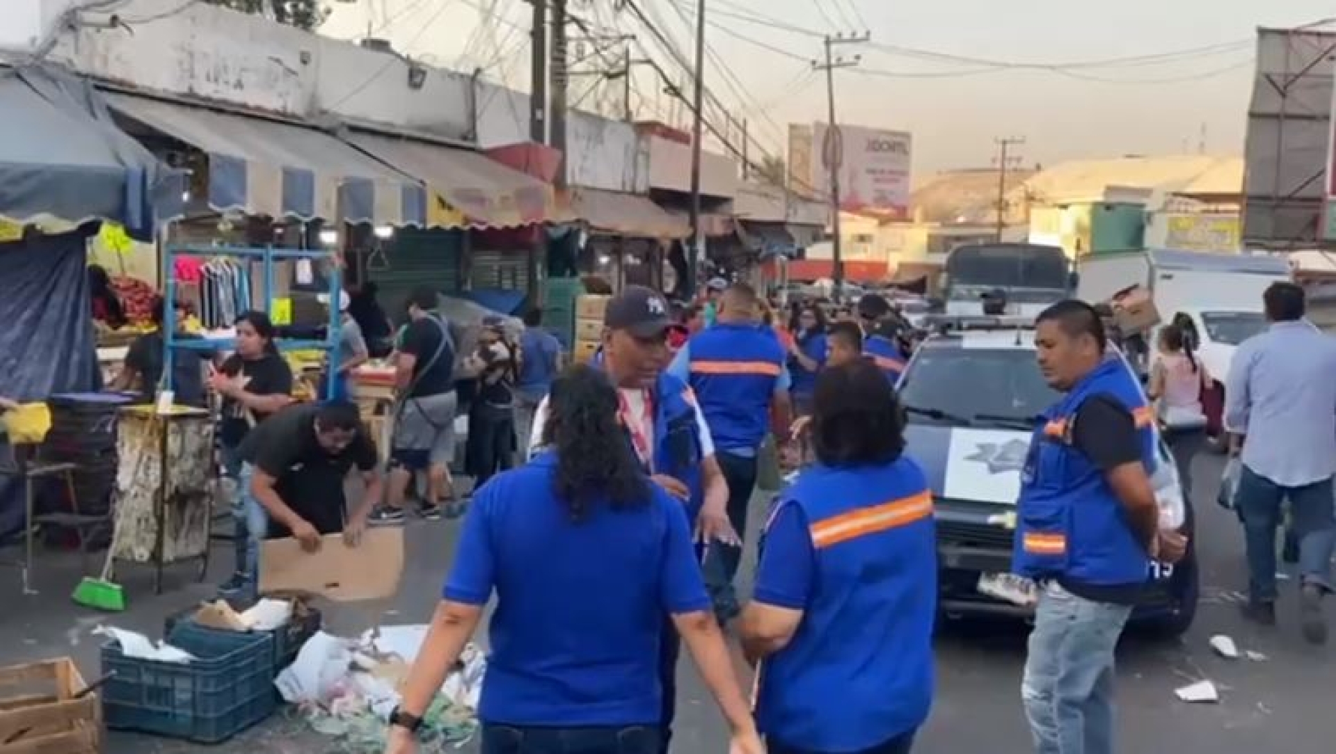 En operativo alinean a comerciantes en 'Los Caballitos'