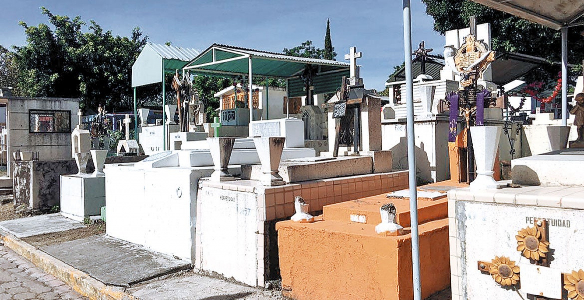 Panteones en Cuernavaca están saturados