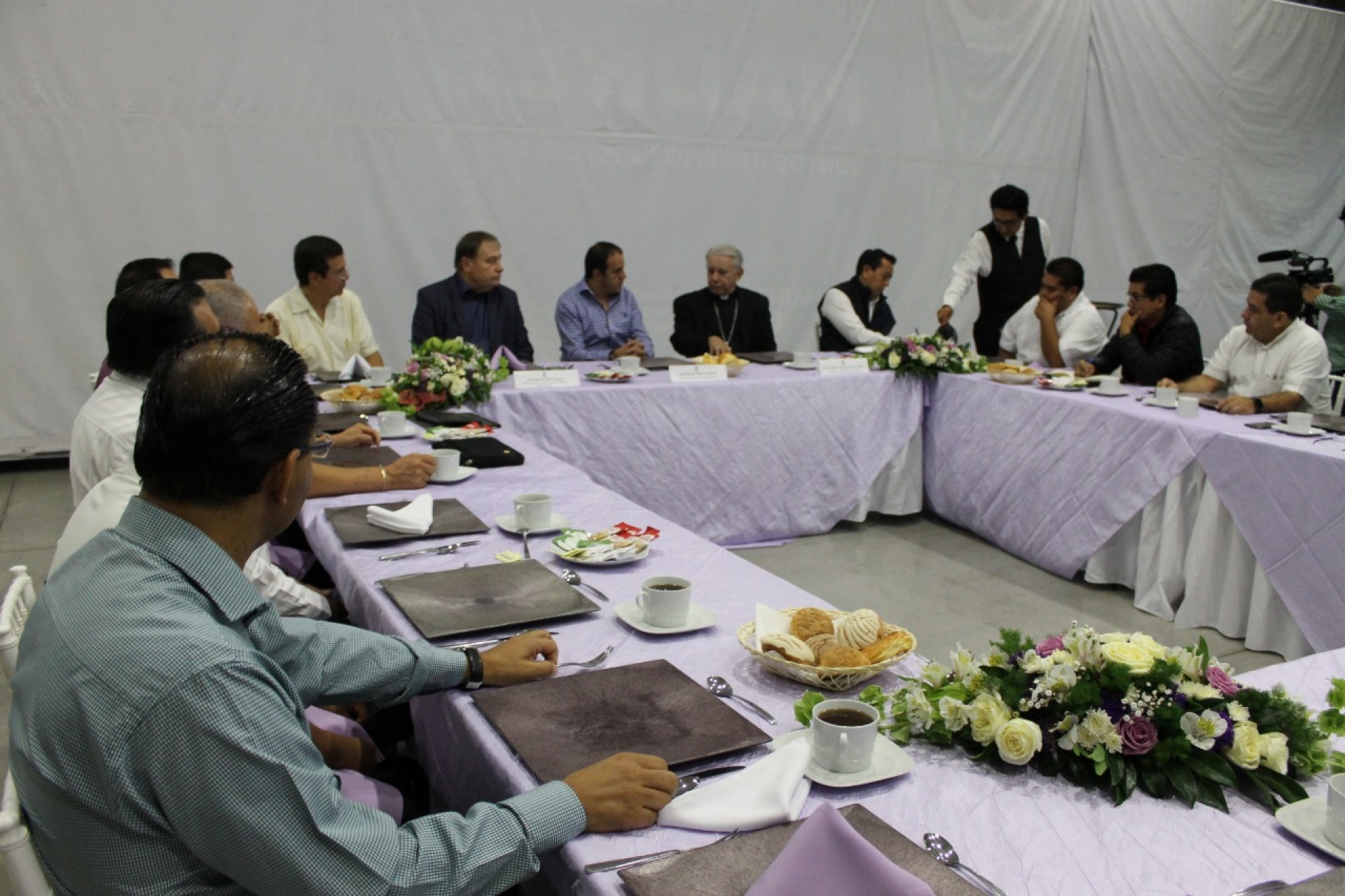 Se reúne gobernador electo con el obispo de Cuernavaca
