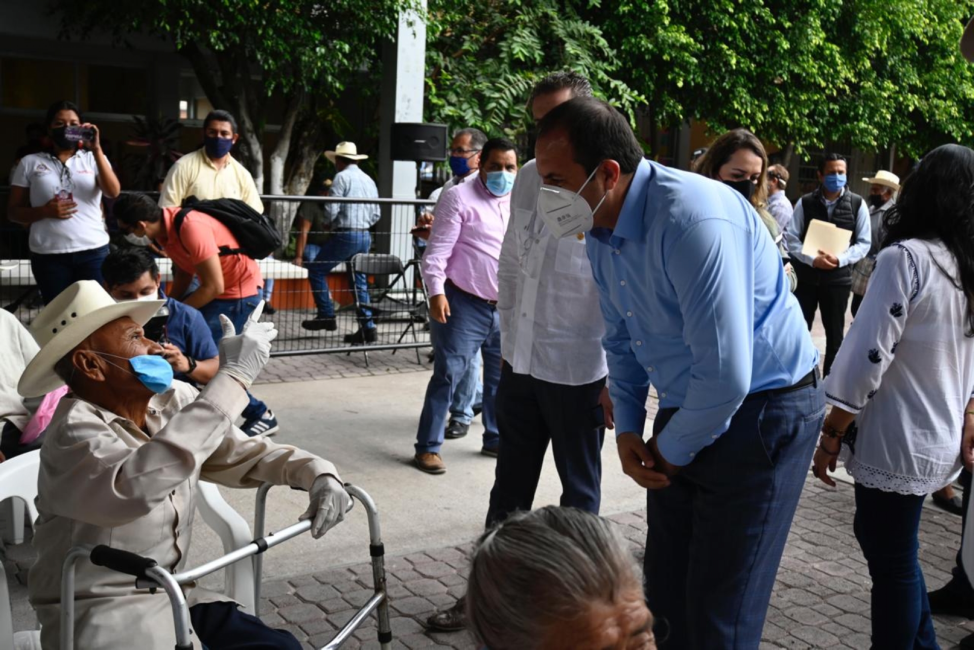 Cuauhtémoc Blanco y María Luisa Albores arrancan operativo de pago a adultos mayores