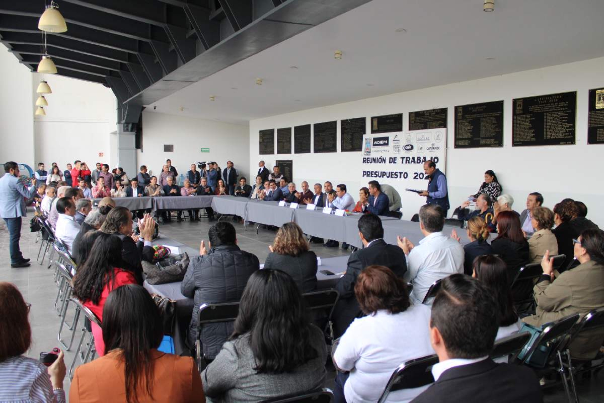 Cuestiona diputada presupuesto 2024 del Congreso