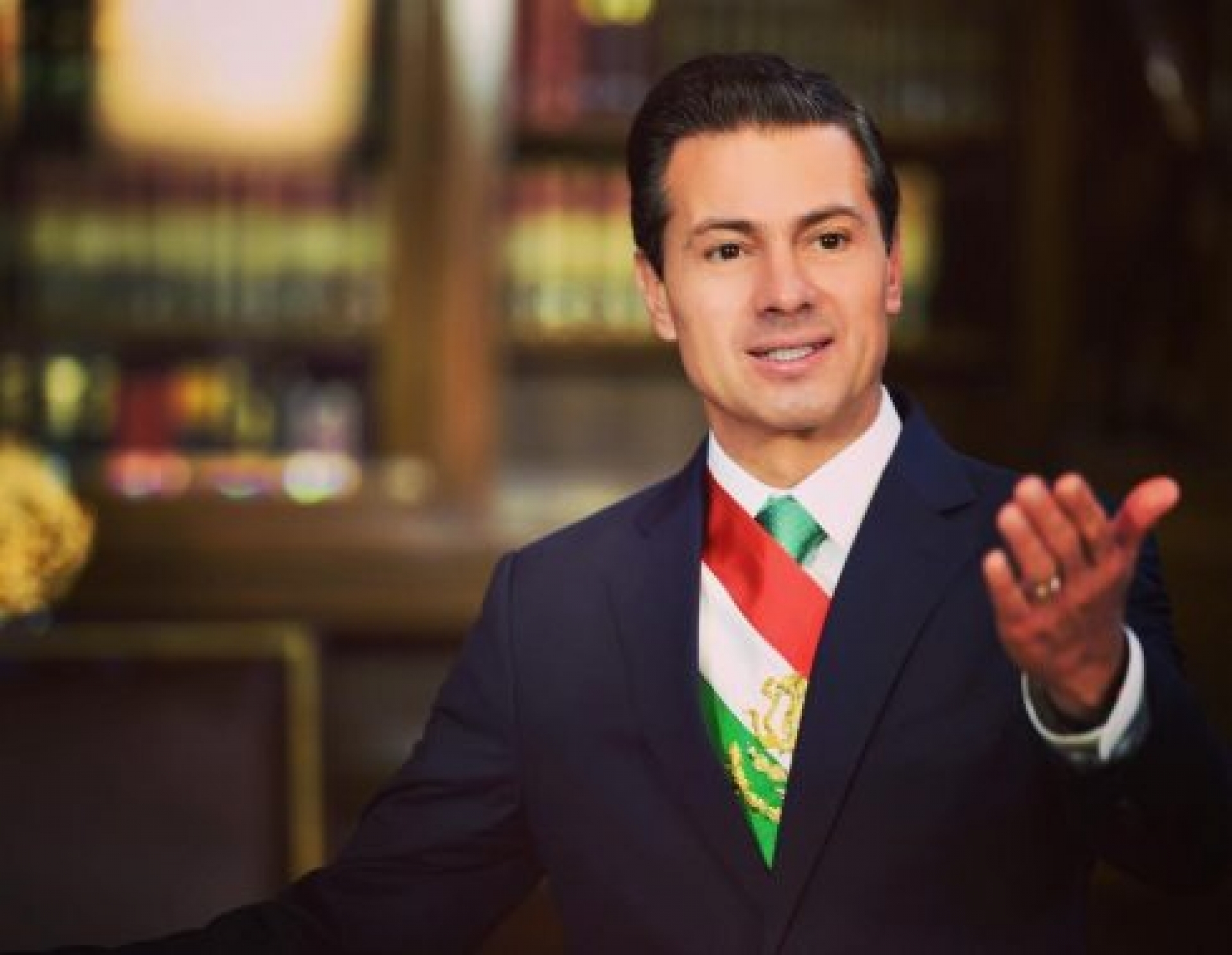Peña Nieto quiere ser agricultor, maestro o notario público