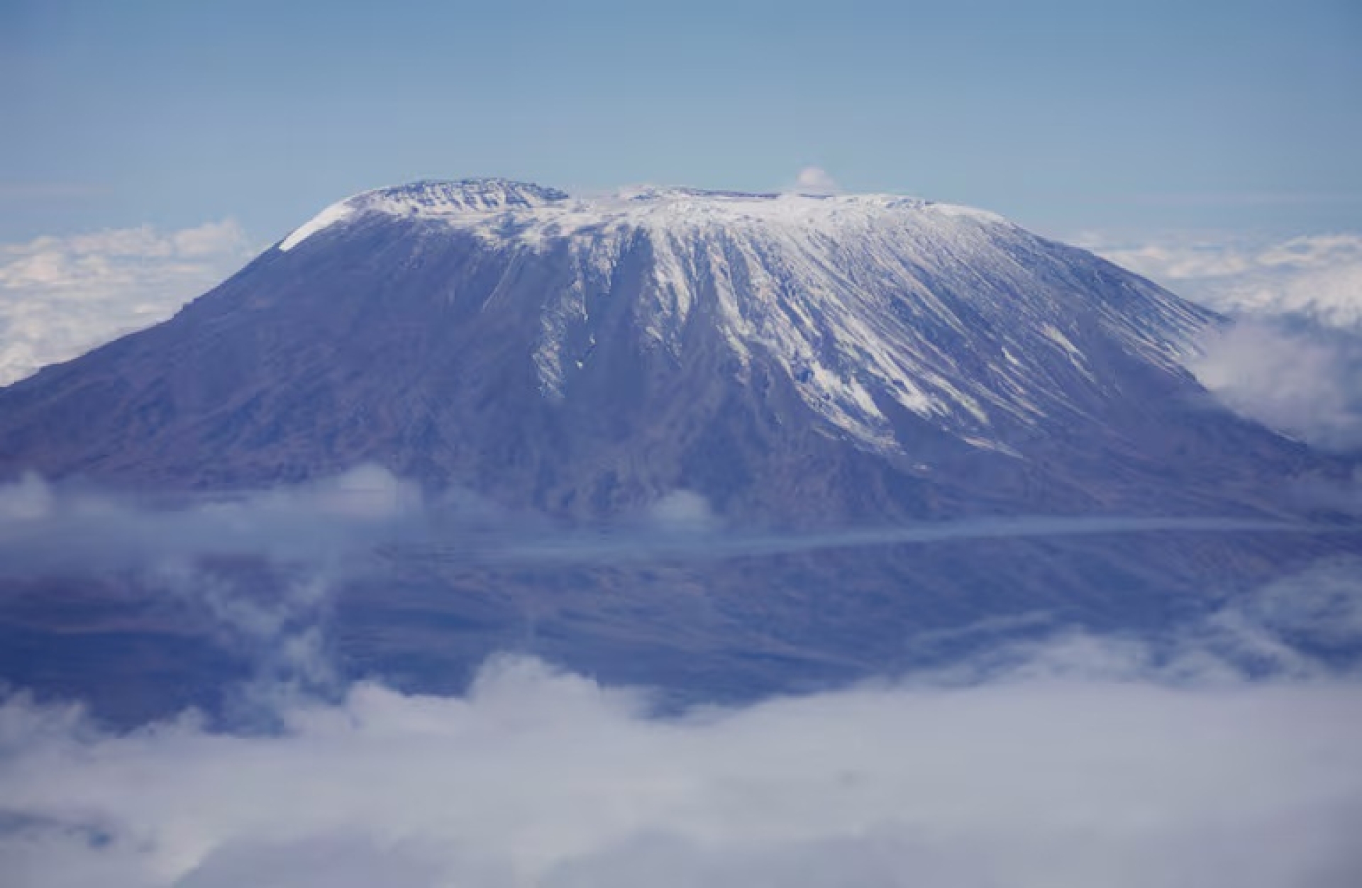Cinco muertos tras accidente de helicóptero en el monte Kilimanjaro