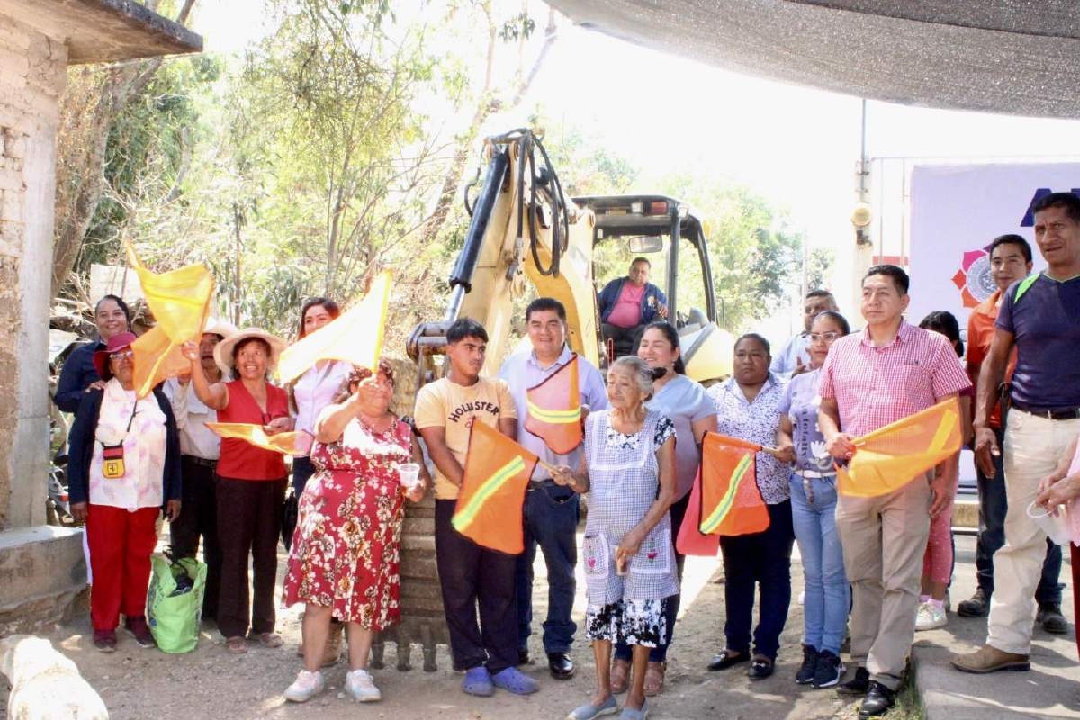 Mejoran vialidades en Xochitlán con participación de vecinos