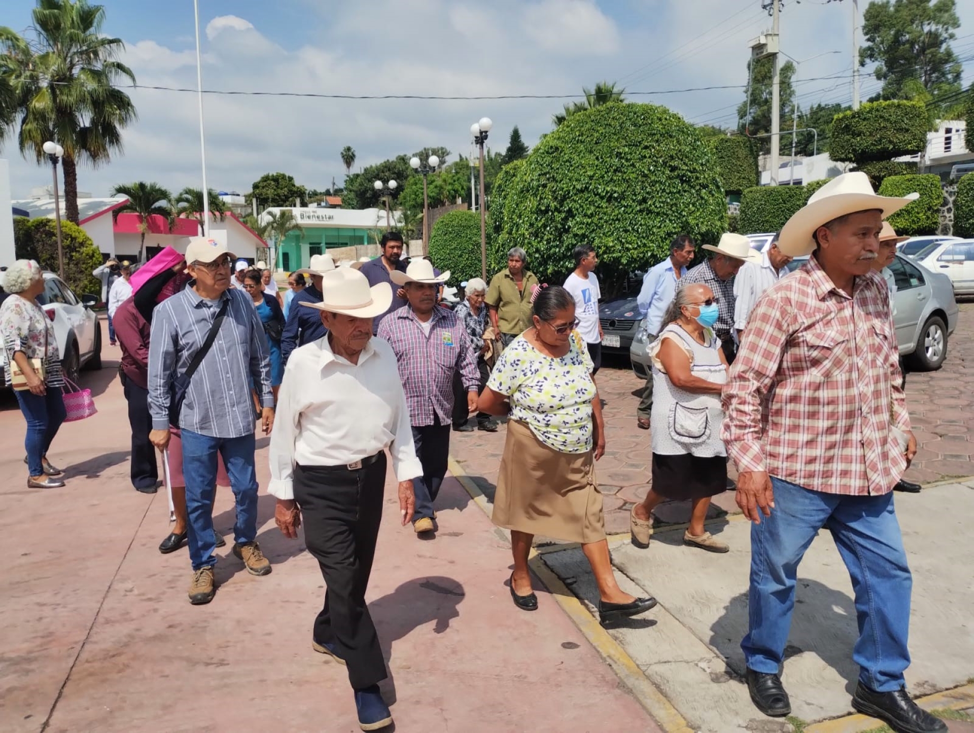 Ejidatarios de Atlatlahucan exigen indemnización por paso de vía
