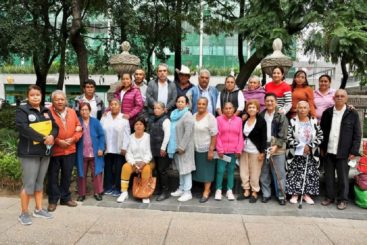 Grupos de migrantes siguen reuniendo a familias de adultos mayores