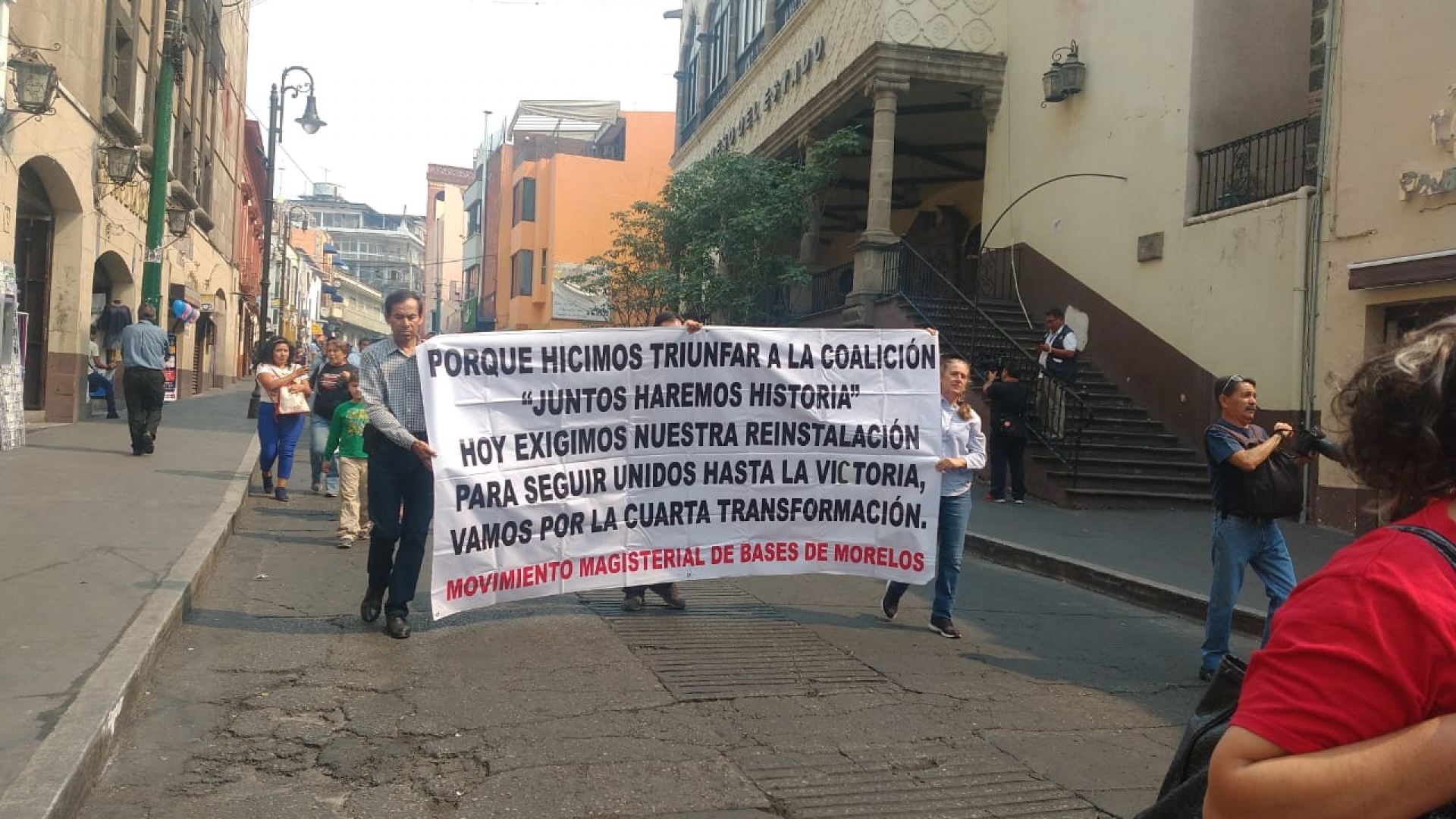 Se manifiesta el MMB; exigen reinstalación de docentes cesados