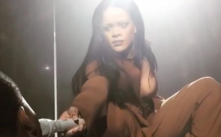 Fan sorprende a Rihanna con su voz en concierto