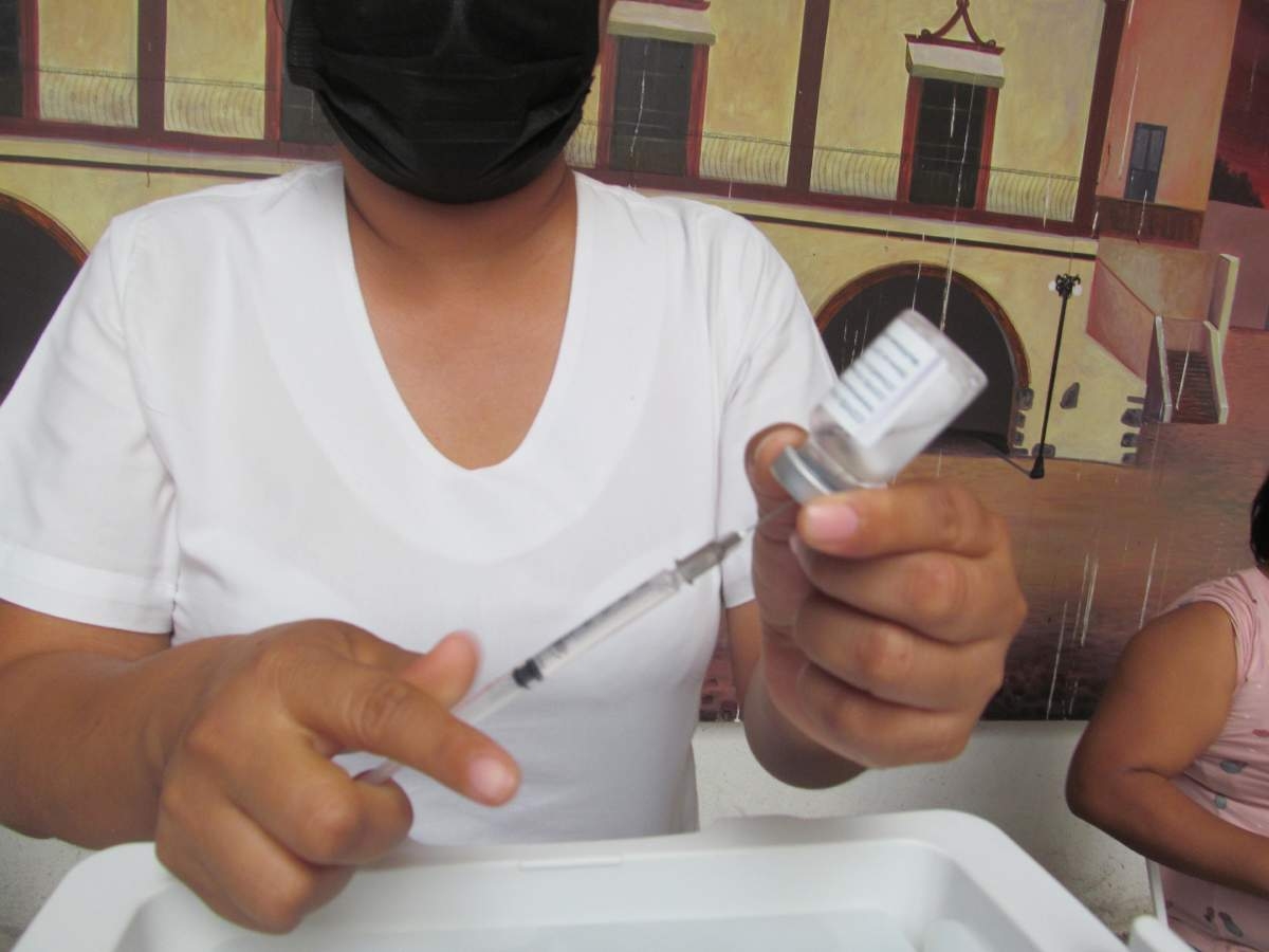 Se mantiene campaña de vacunación anticovid en la zona sur