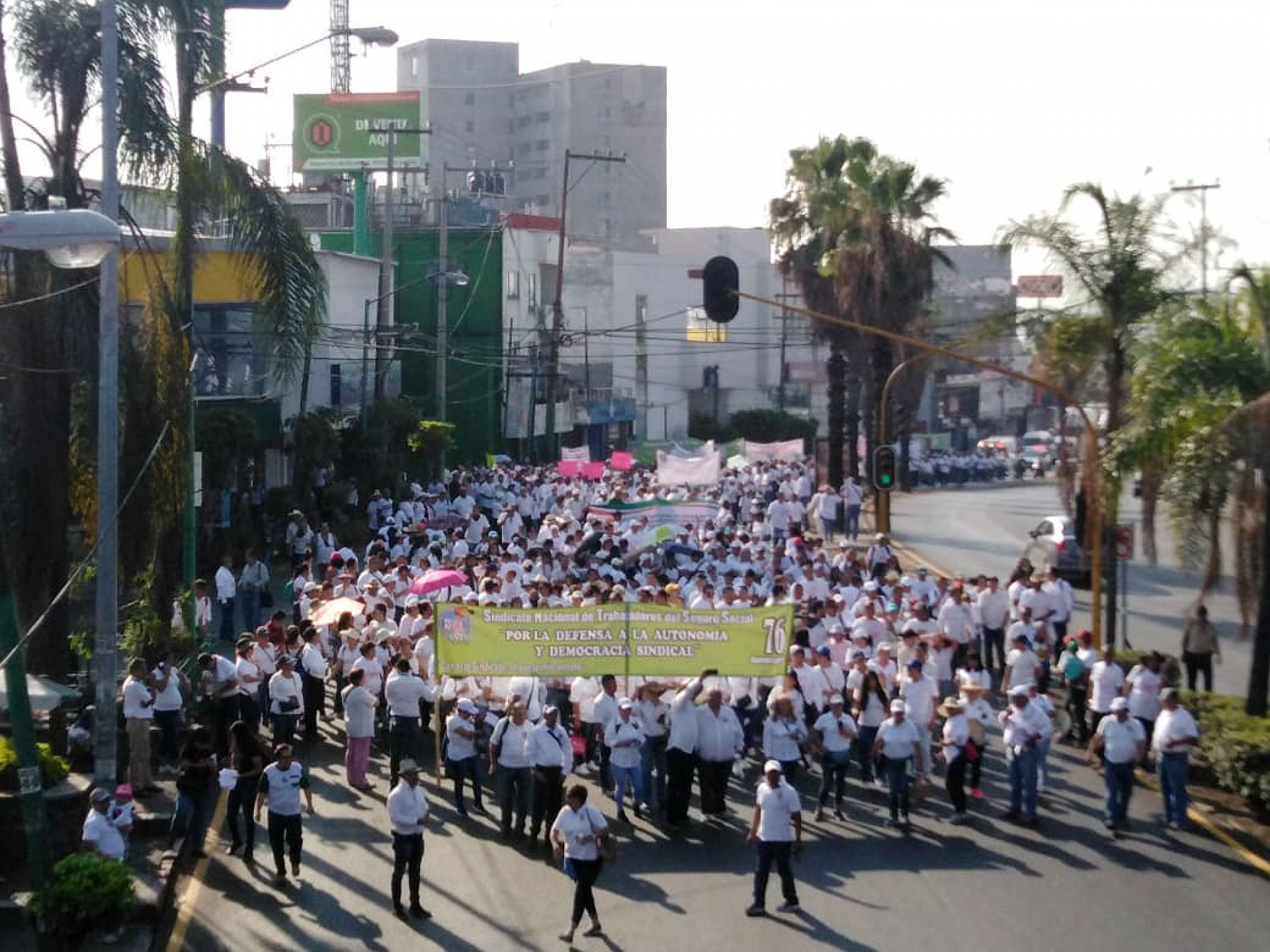Marchan diferentes contingentes este primero de mayo