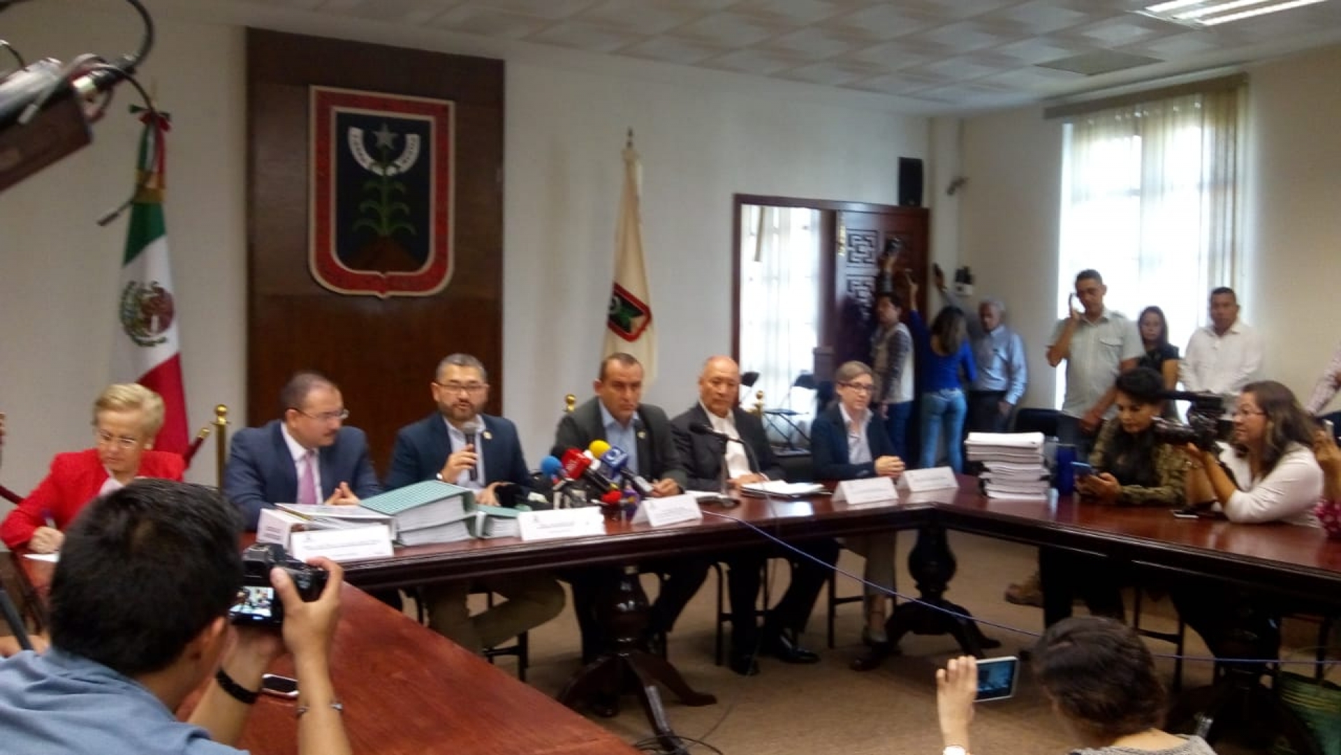 Ofrece conferencia de prensa comisión de transición del gobierno saliente