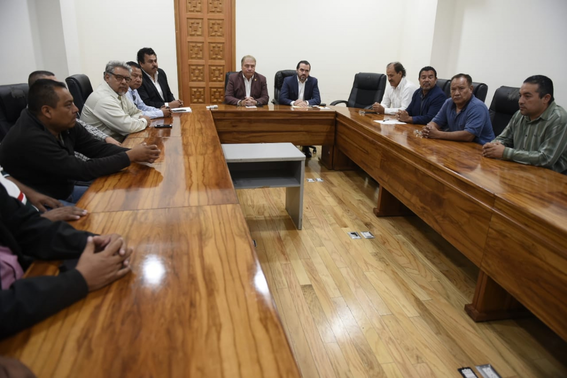 Transportistas se reúnen con autoridades estatales