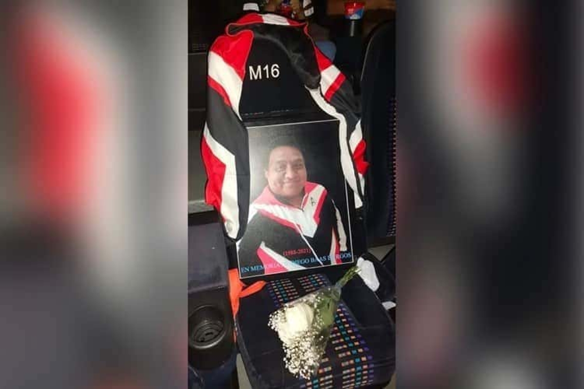 Mujer lleva foto de su esposo fallecido al estreno de "Spider-Man": Non Way Home