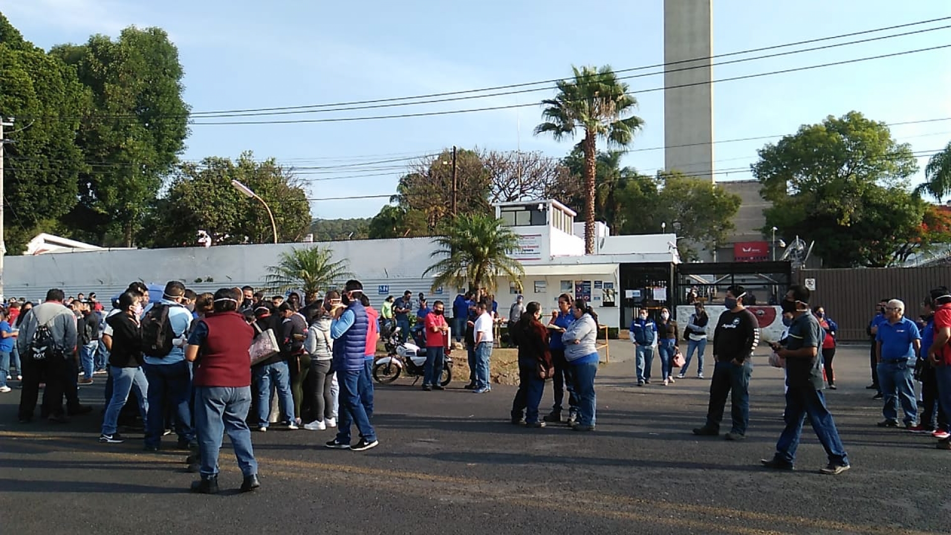 Se manifiestan trabajadores de Industrias Tecnos, tras detectarse tres casos de Covid-19