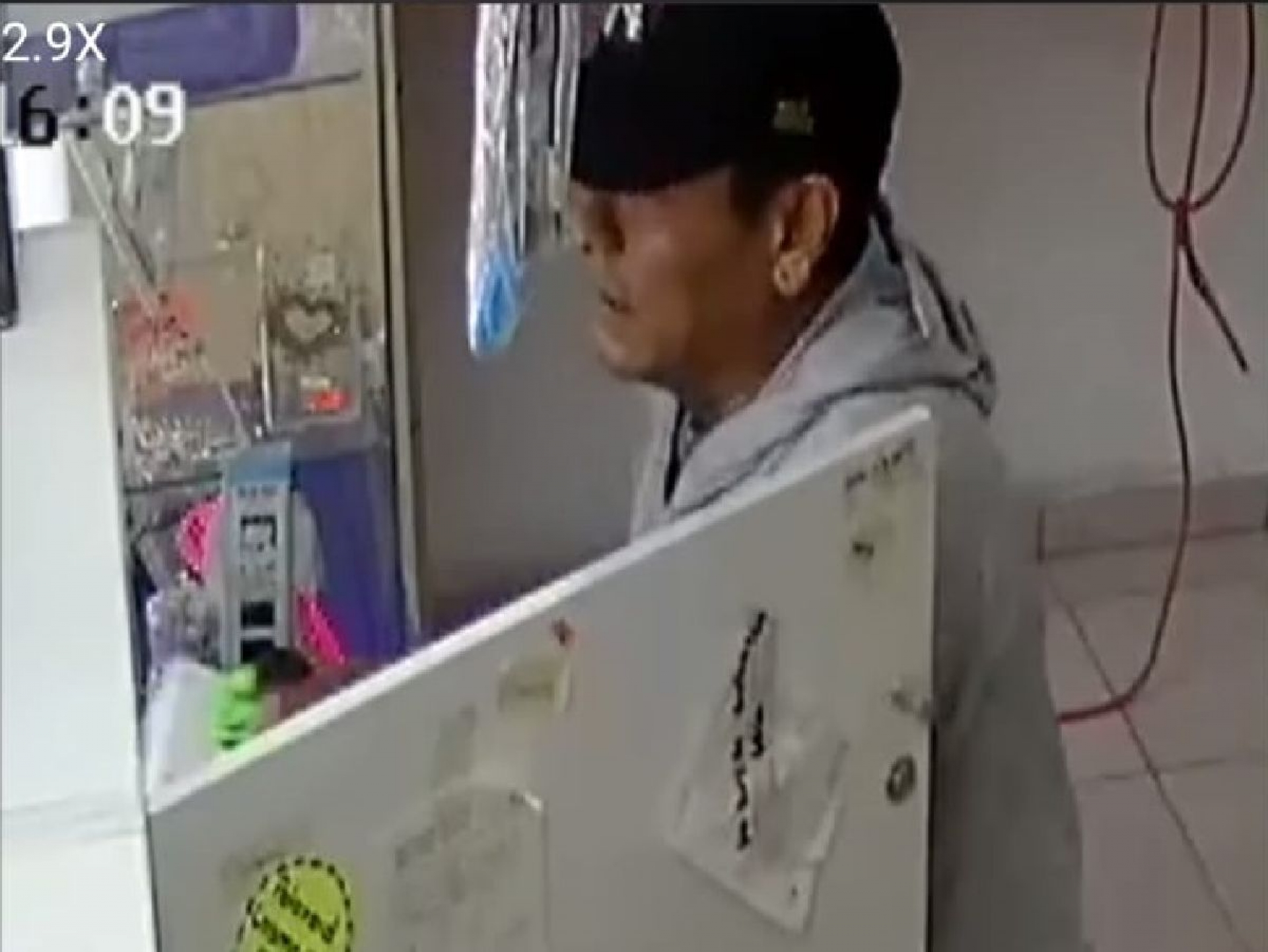 Asaltan una tienda de telefonía celular en Chiconcuac