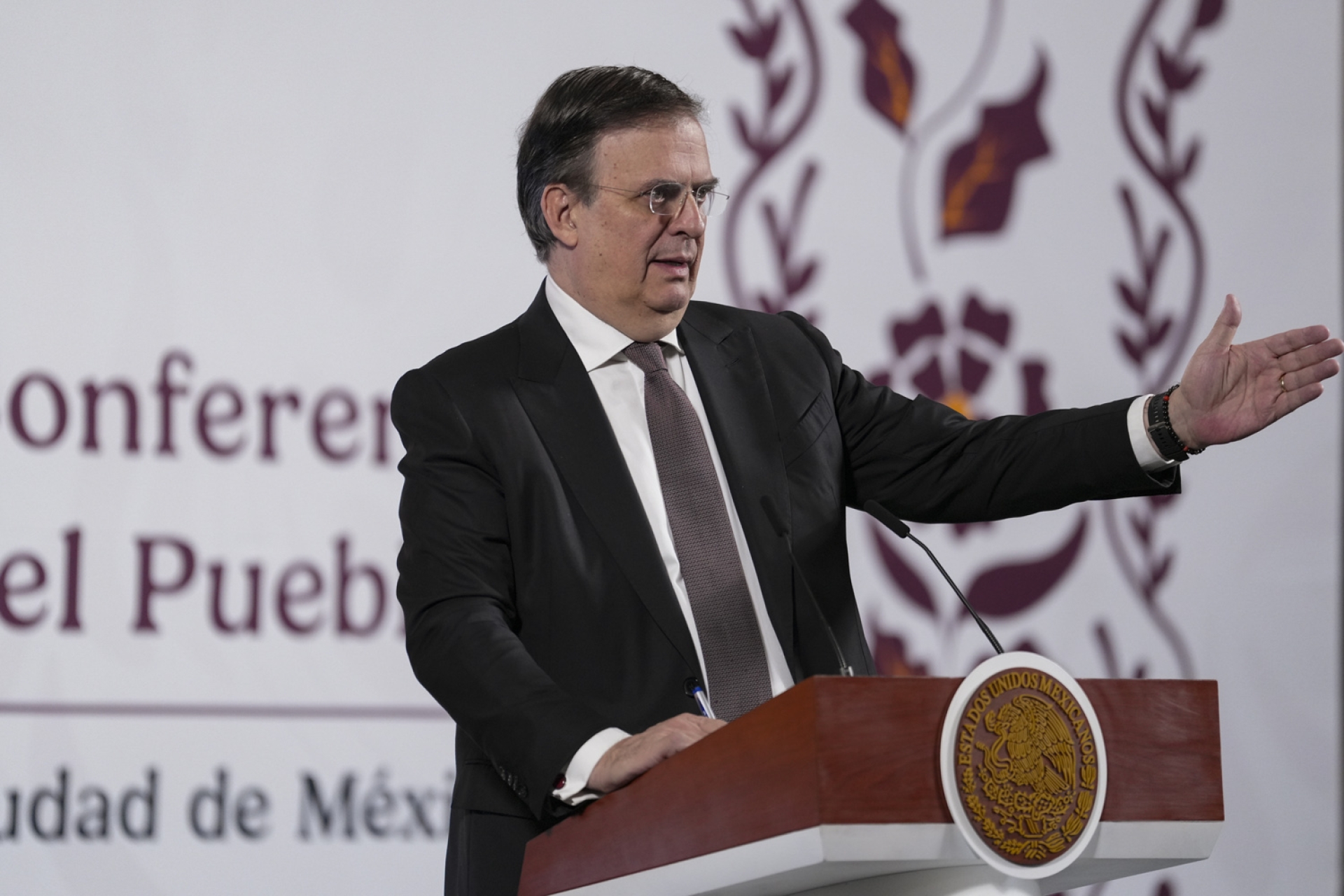 'Actuaremos con sangre fría': Ebrard anuncia consultas con empresarios sobre aranceles