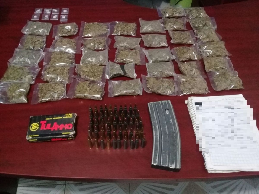 Transportaban droga y cartuchos en una camioneta