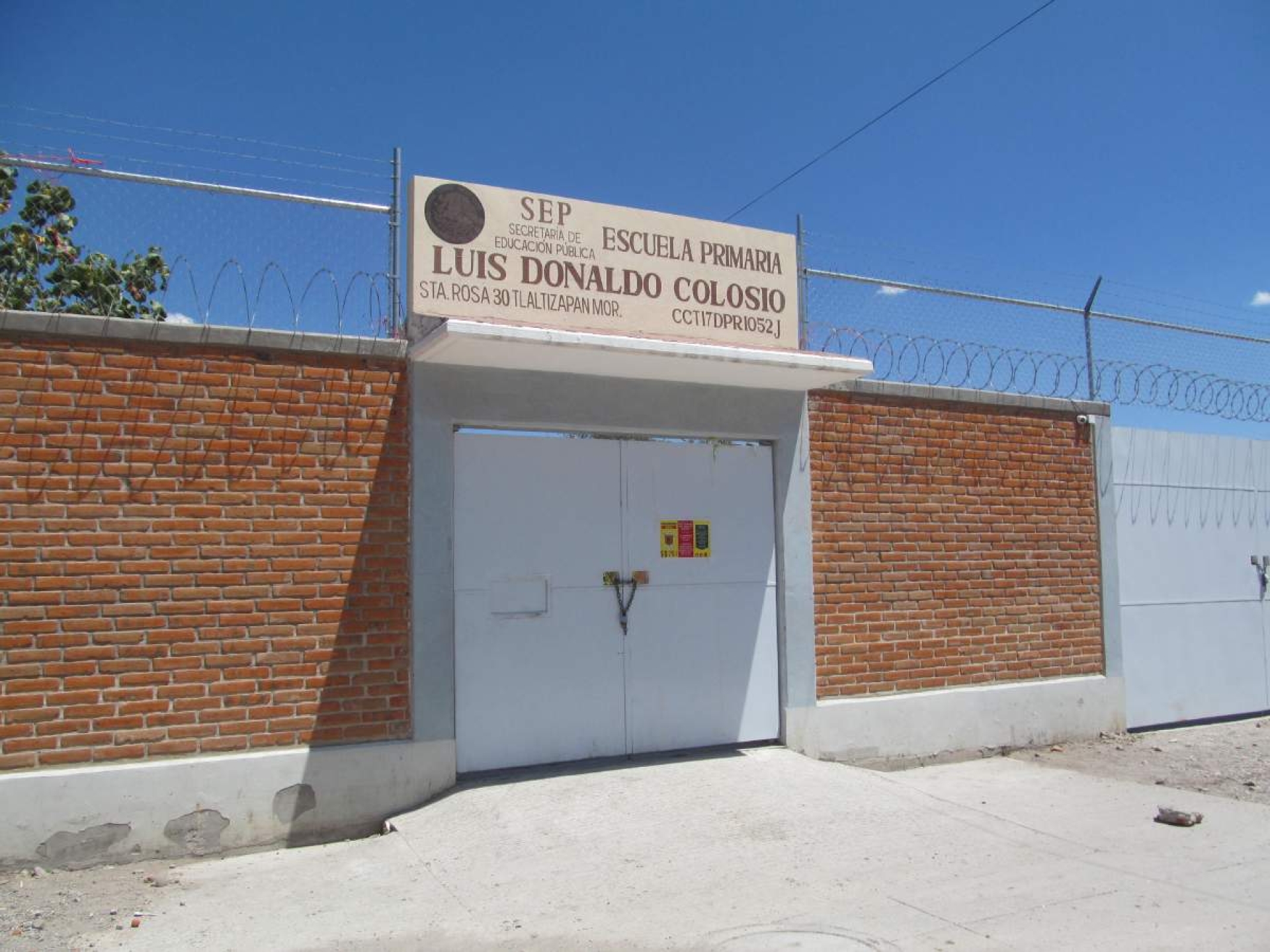 Cierran primaria de Tlaltizapán en rechazo a padre de familia