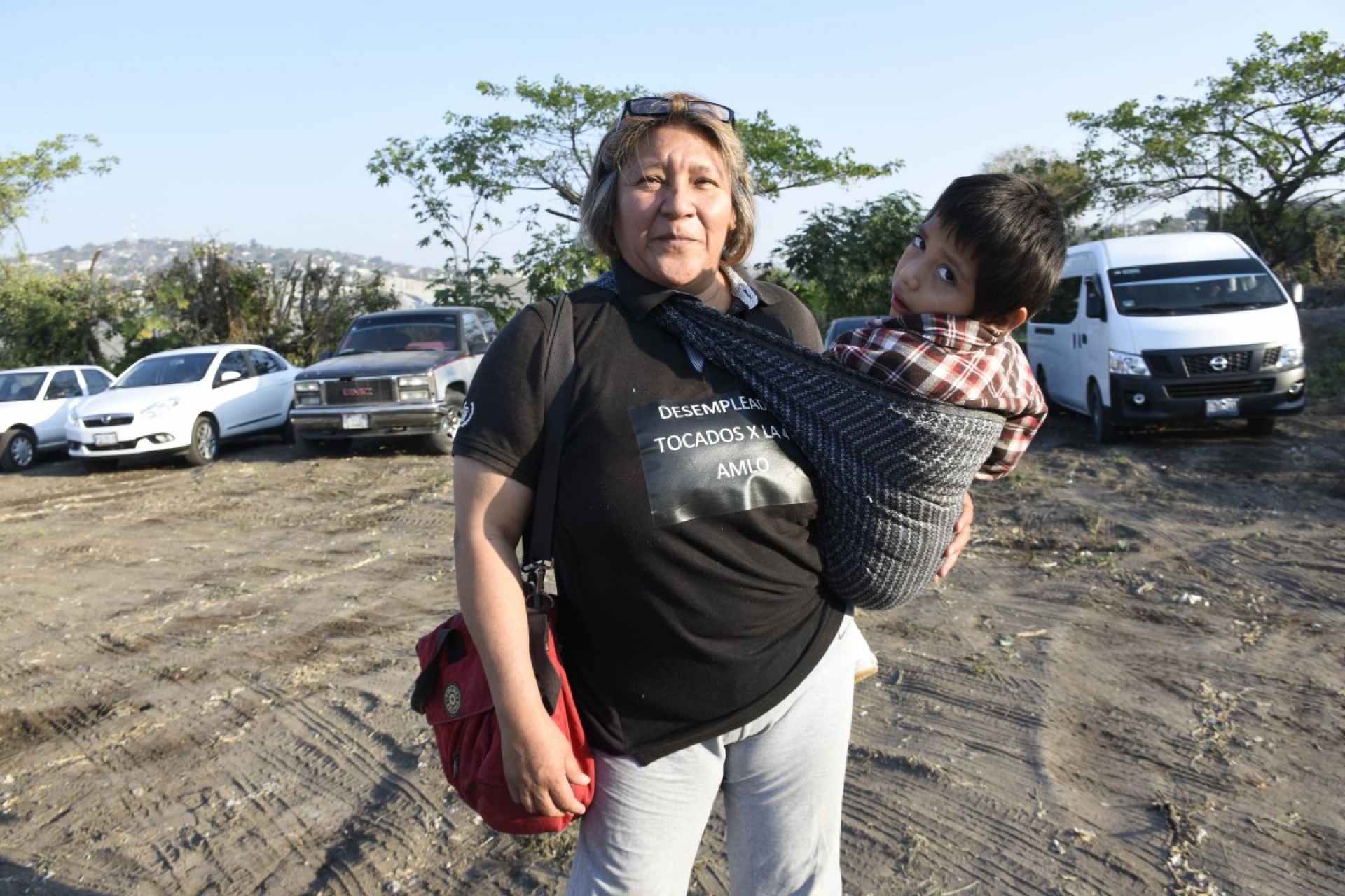De cómo Rosy Linares pudo entregar un escrito a AMLO