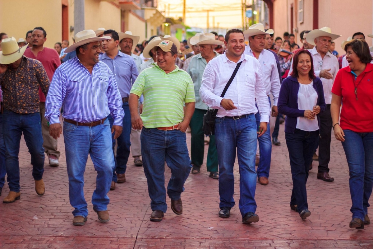 Edgar Muñoz Sanabria inauguró la pavimentación de la calle Galena en la comunidad de Quebrantadero