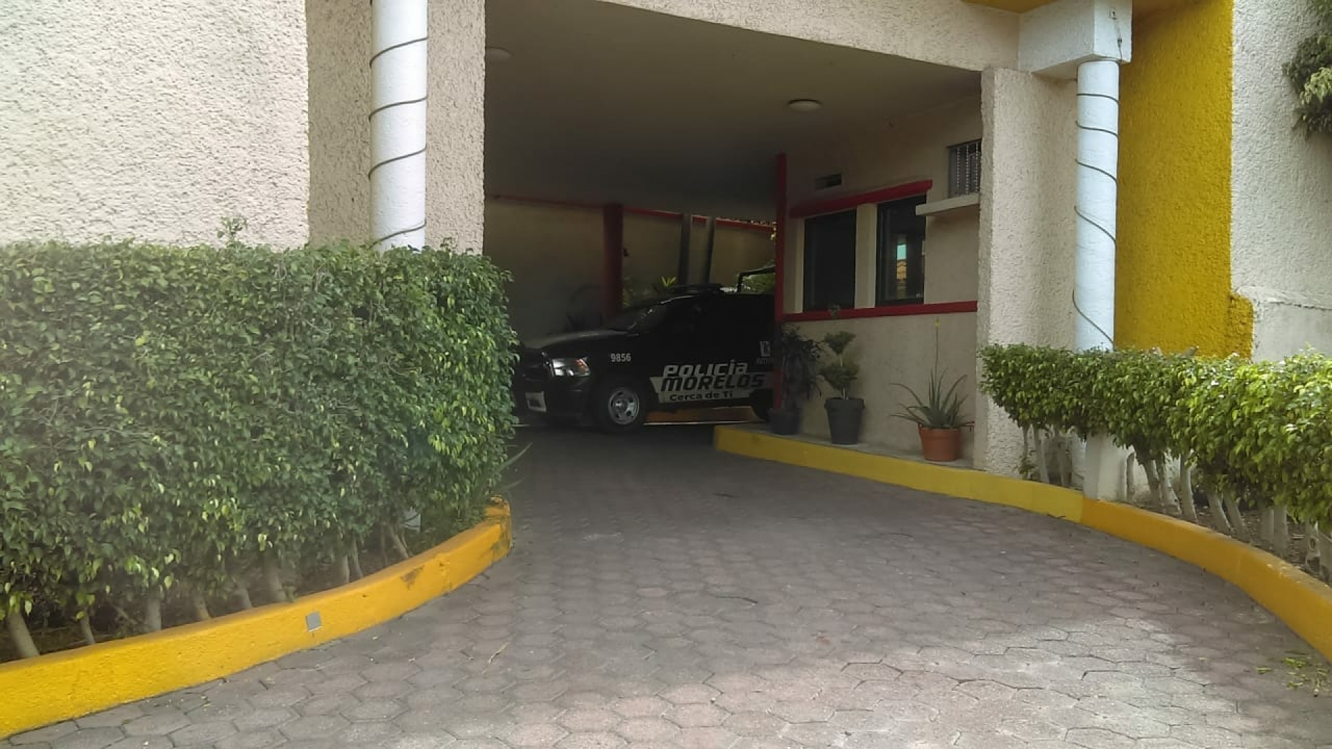 Encuentran cadáver colgado en un hotel, en Jiutepec