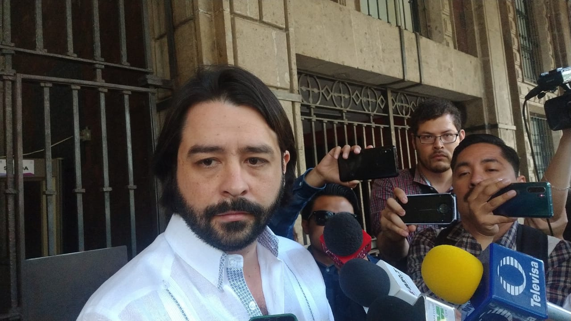 Señala autoridad necesidad de mantener despejada la plaza de armas de ambulantes