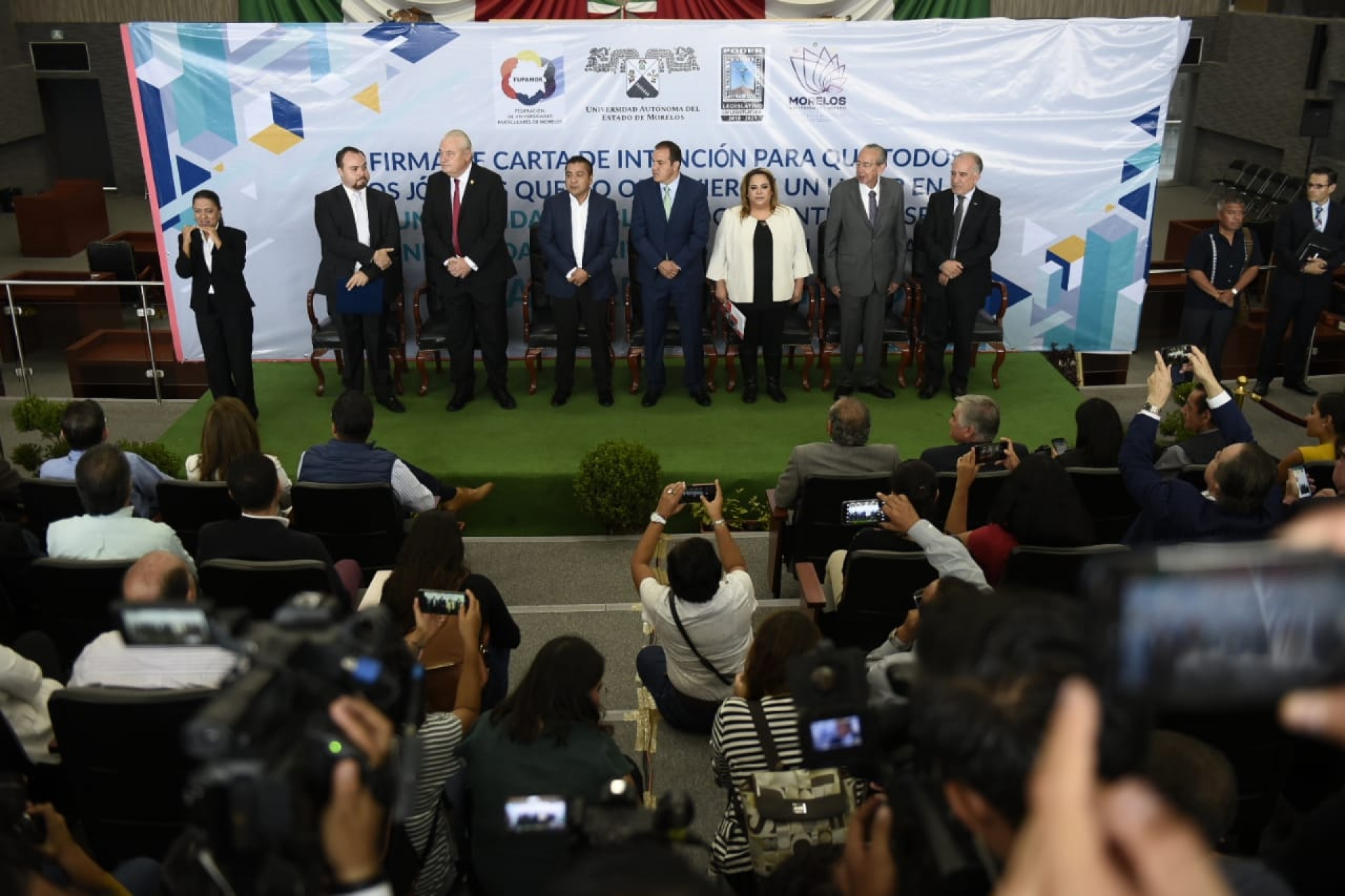 Firman autoridades carta de intención para combatir la deserción escolar