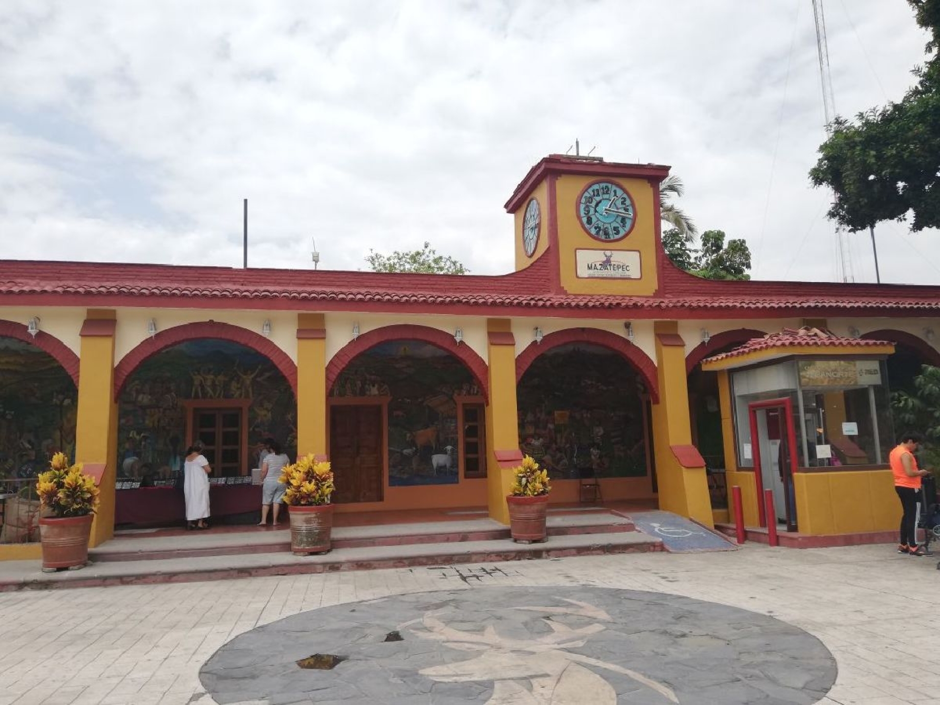 Continúa la reconstrucción de la presidencia municipal de Mazatepec