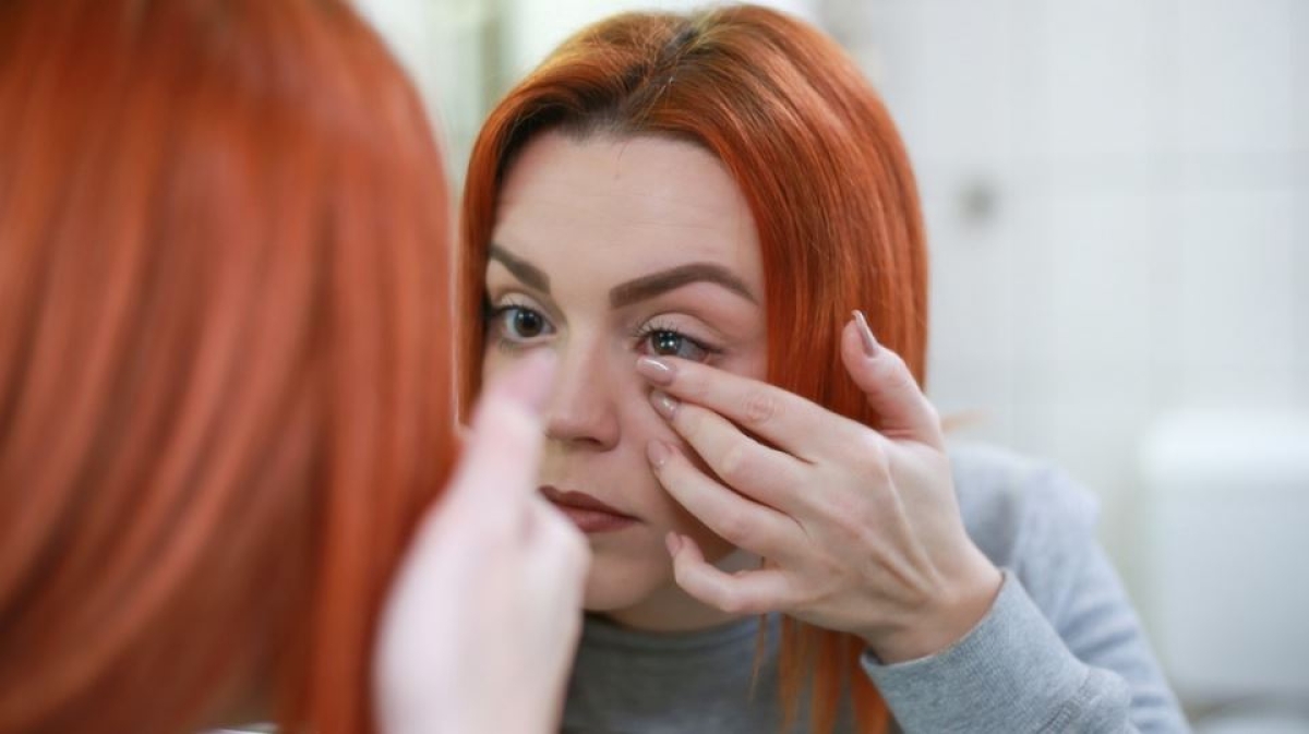 ¿Qué le pasa a tus ojos si usas lentes de contacto de color todos los días?
