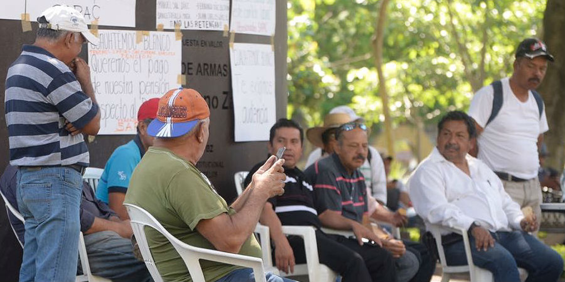 Exigen jubilados del SAPAC pago de sus pensiones