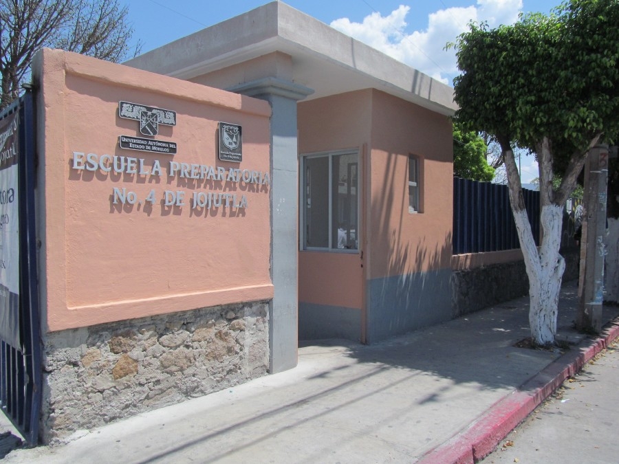 Acusan a la directora de la preparatoria número cuatro de hostigamiento