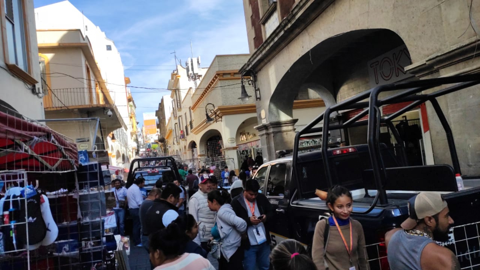 Comerciantes de plazas Lido y Degollado se instalan nuevamente en la calle Guerrero