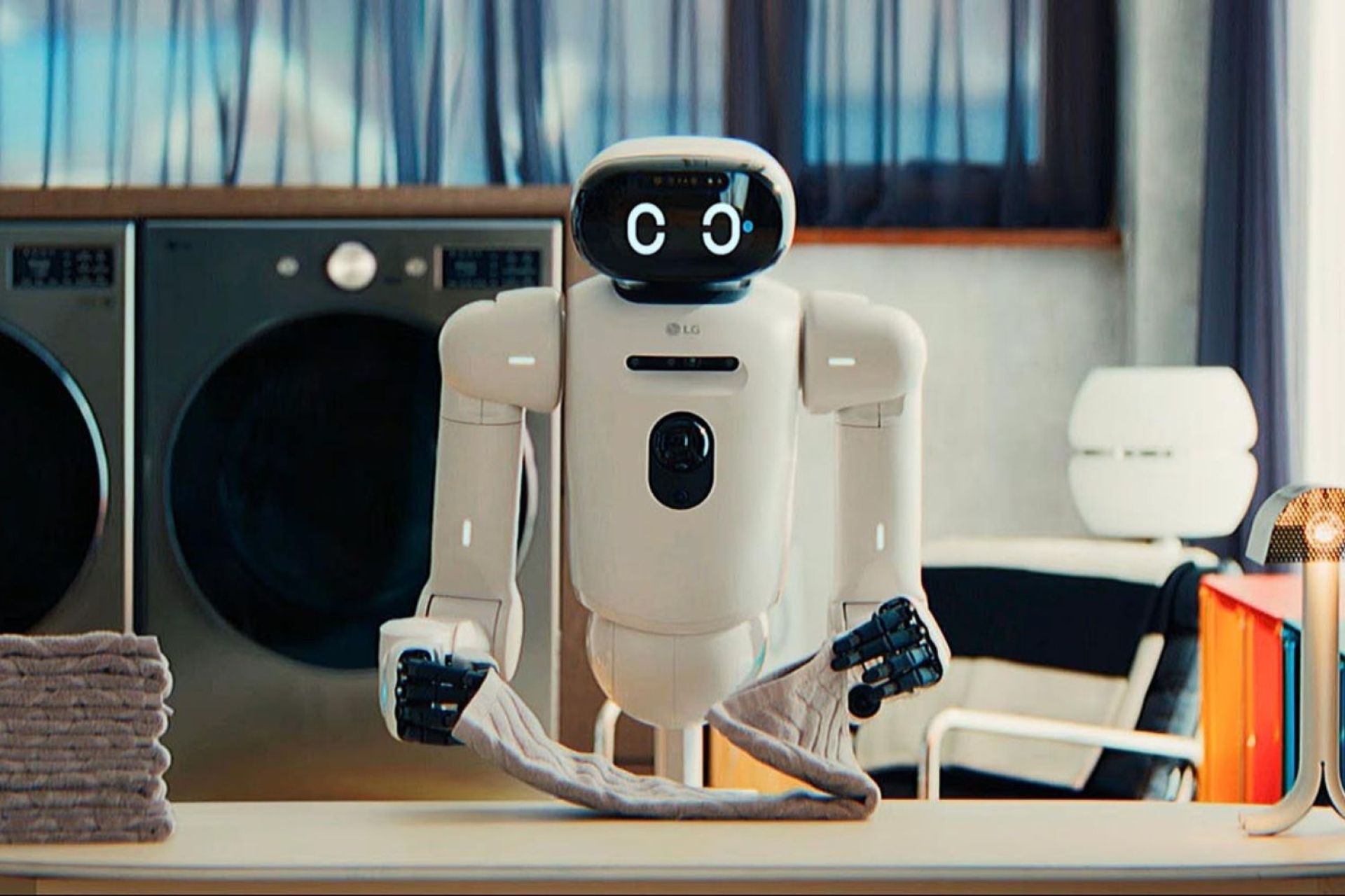 LG presenta CLOiD, su robot doméstico con IA capaz de cocinar y encargarse de la colada
