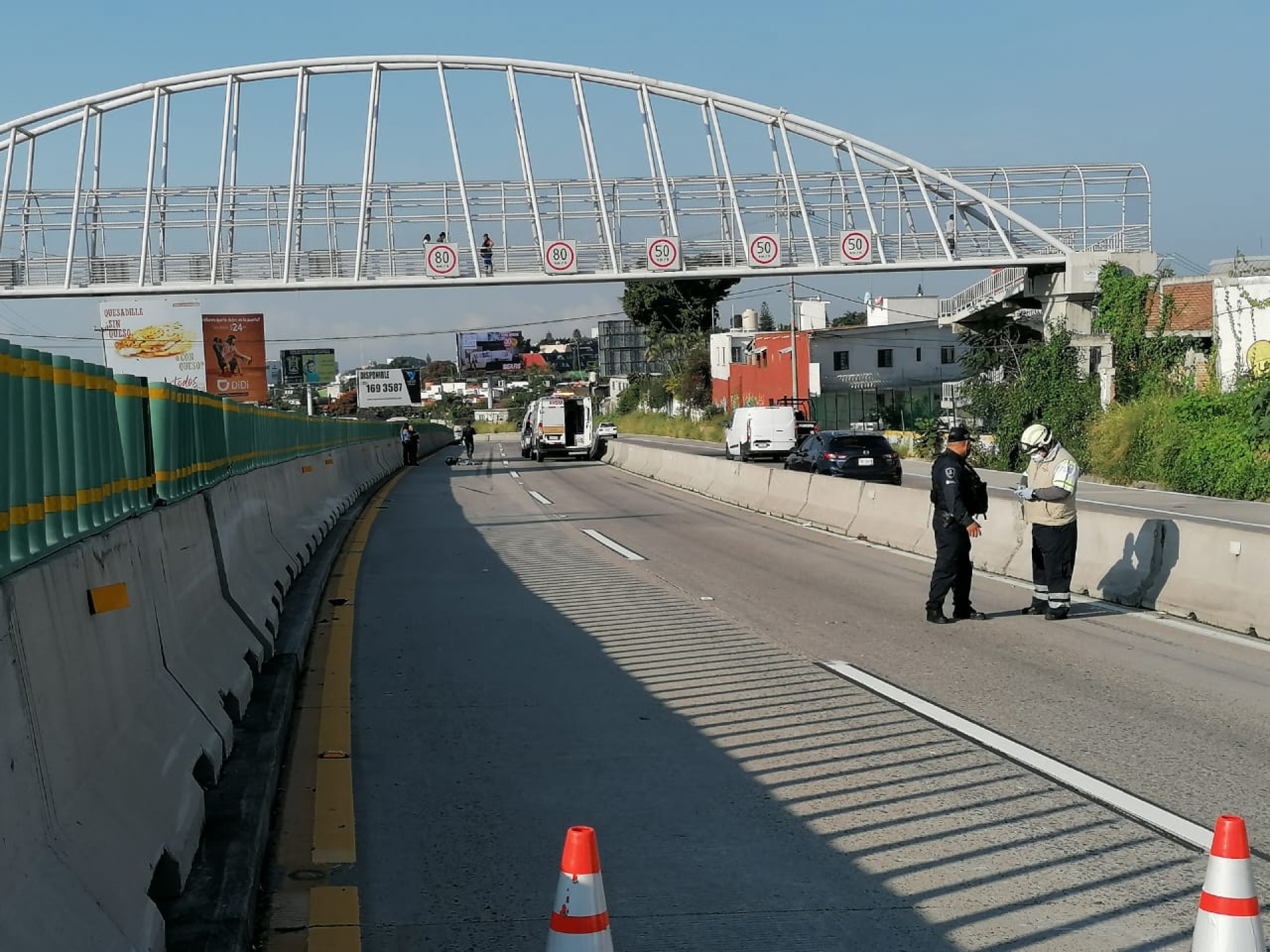 Fallece motociclista tras accidente en el paso exprés