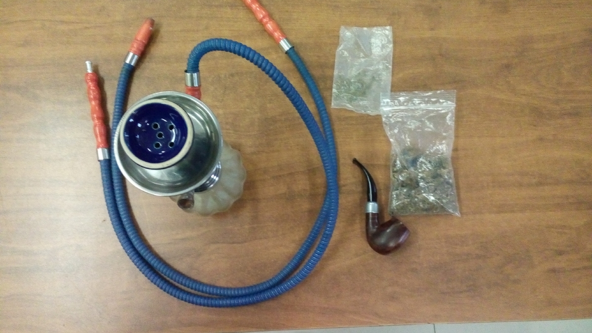 Atrapan a dos jóvenes con droga en Cuernavaca
