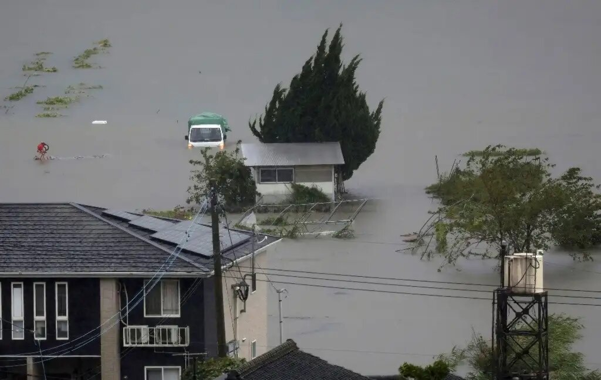 Tifón 'Shanshan' deja tres muertos y varios heridos en Japón