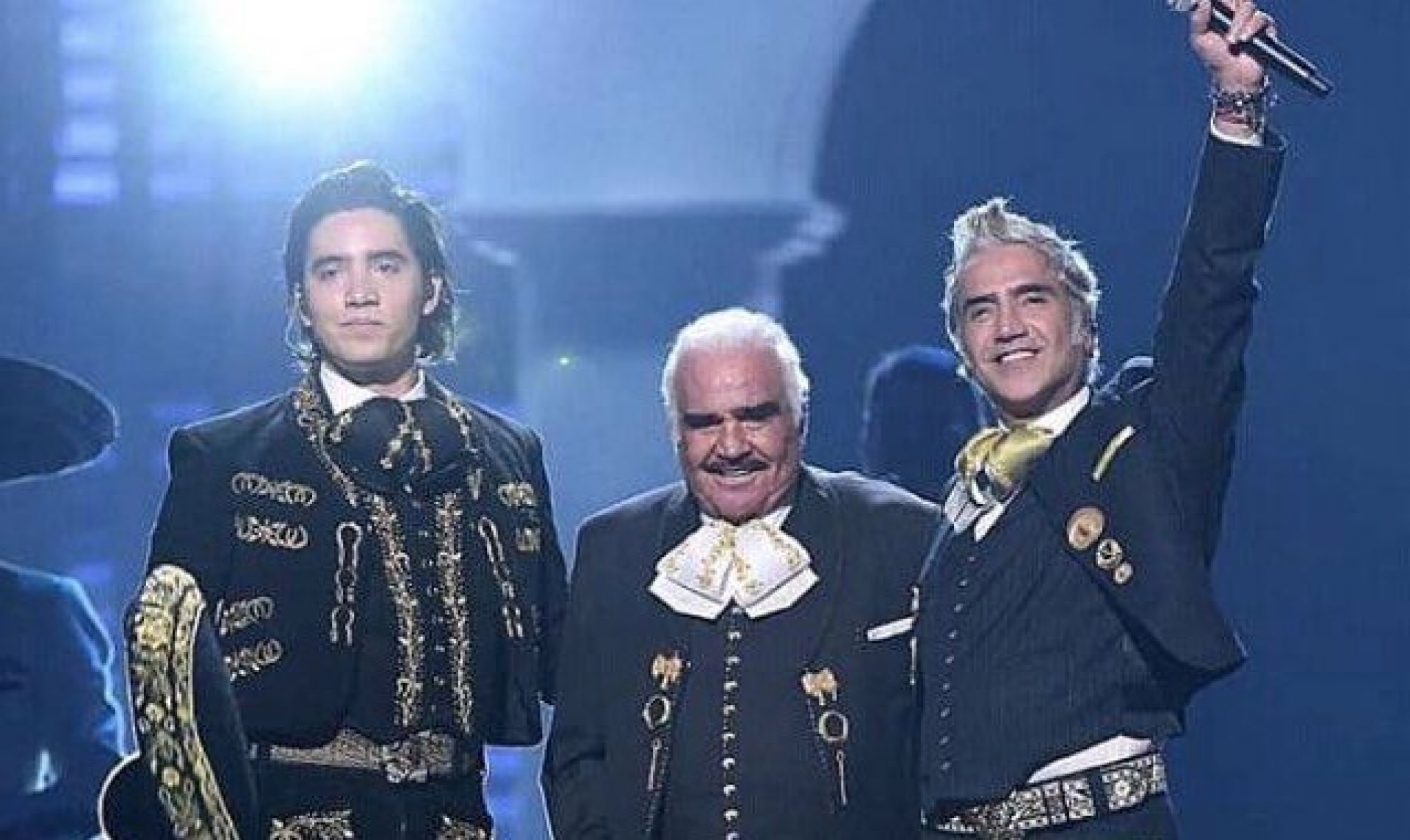 VIDEO: Los Fernández arman trío en los Latin Grammy 2019