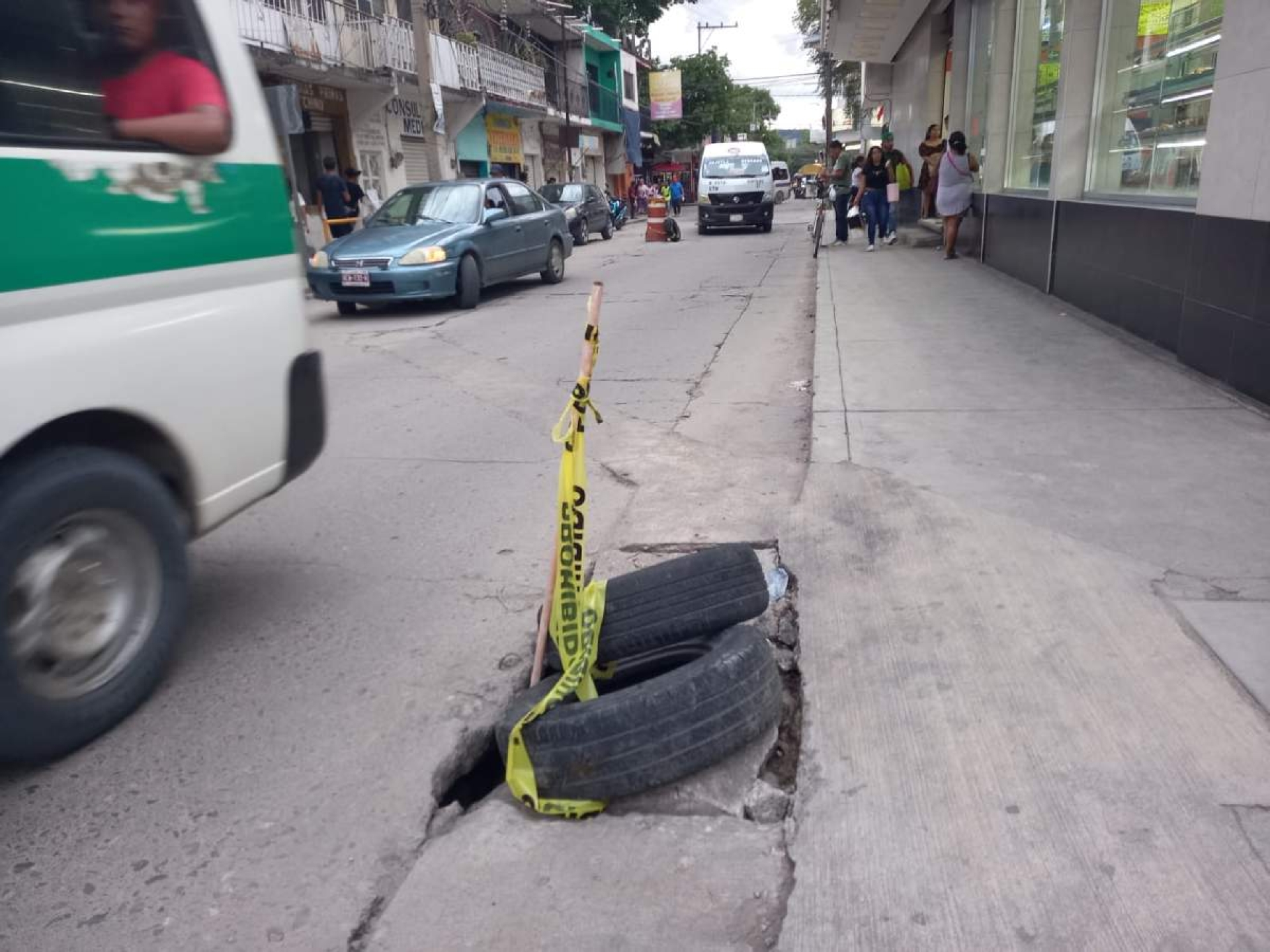 Se forman nuevos socavones en calle de Jojutla