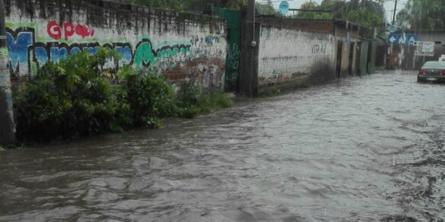 Se inunda avenida en la comunidad de Coatetelco