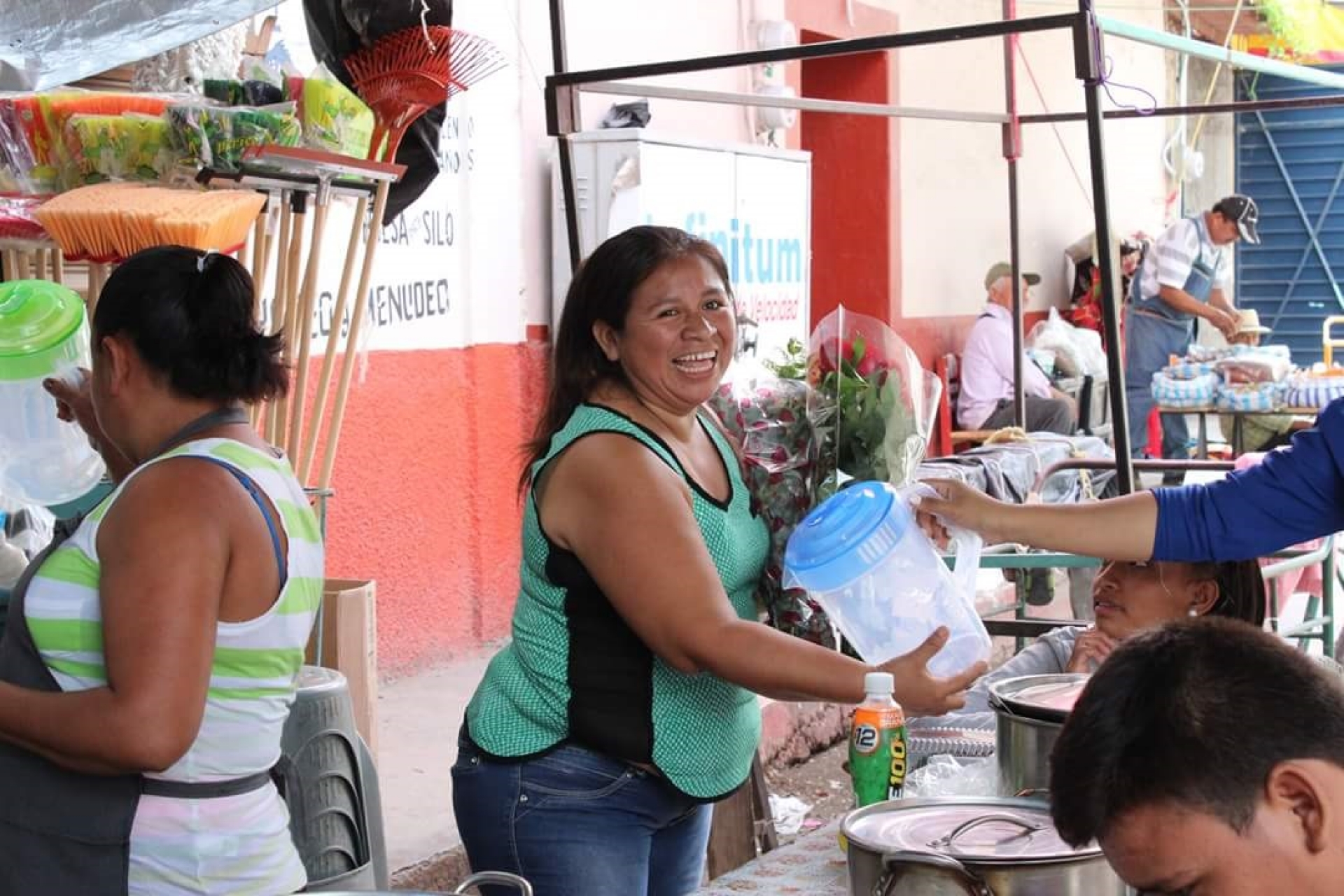 Comerciantes de Axochiapan celebraron a las madres en su día