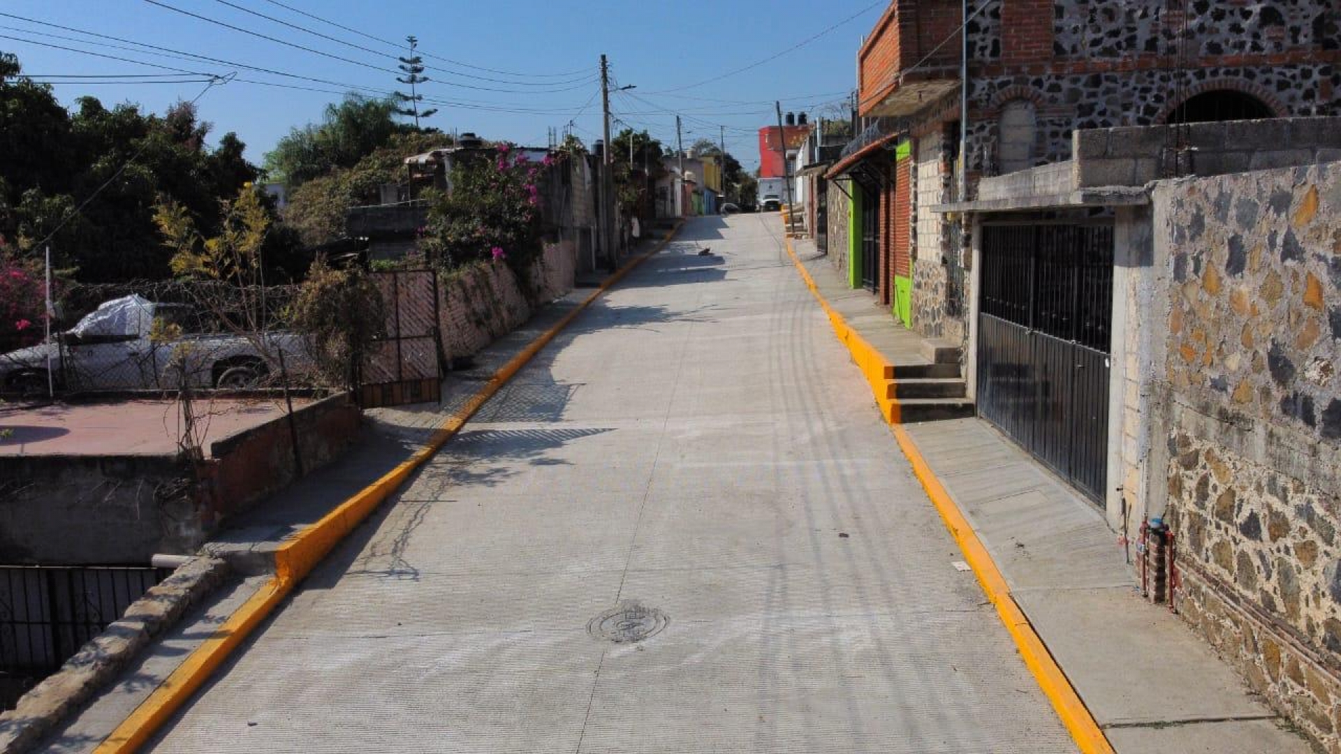 Obras de pavimentación e introducción de drenaje sanitario en Lomas de Jiutepec