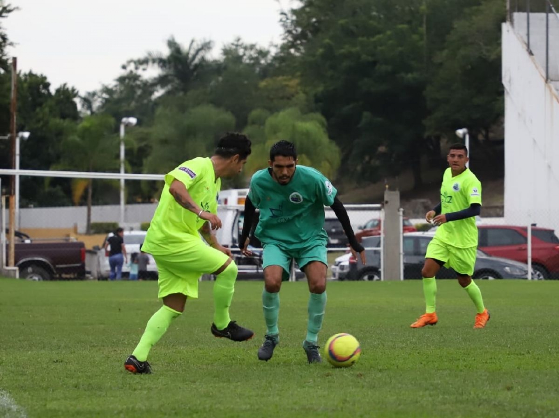 Pega contingencia a futbolistas amateurs