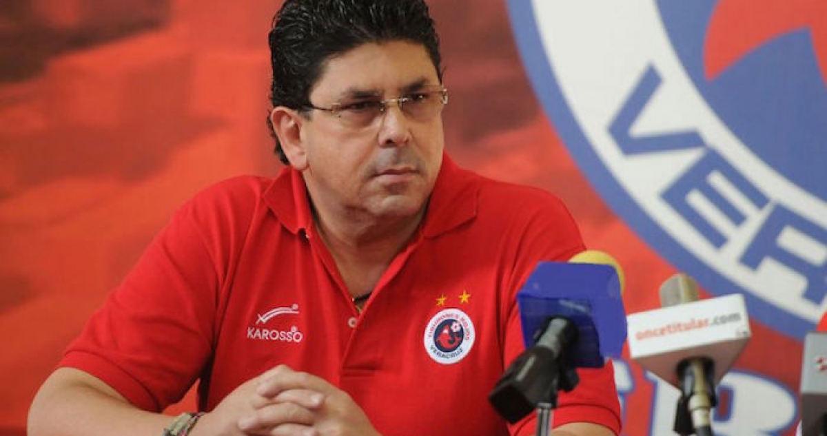 Dueño de Tiburones, Fidel Kuri, amenaza con llevarse a otro estado a su equipo si no gana el PRI en Veracruz